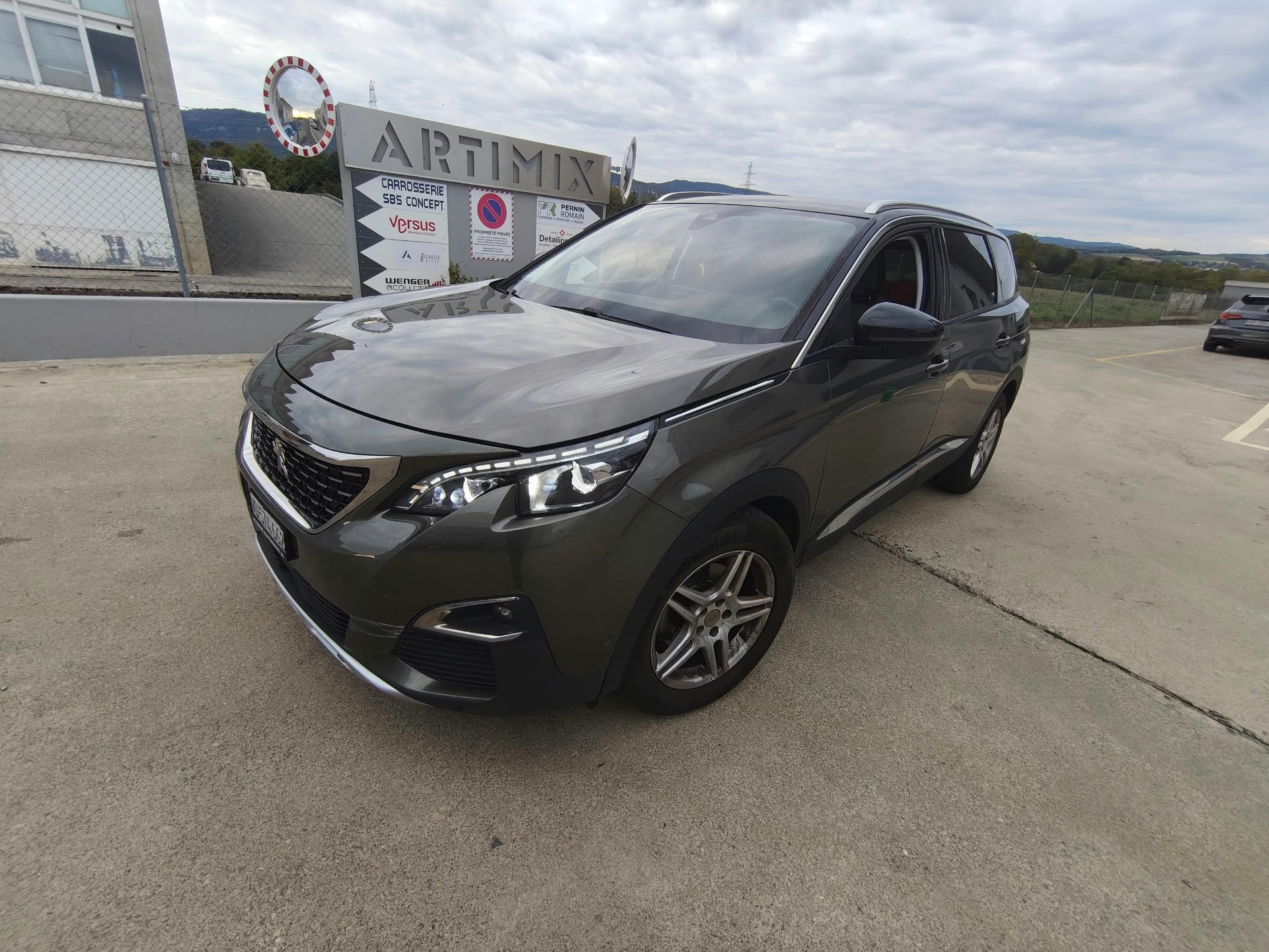 PEUGEOT 5008 1.2 Pure Tech GT Line-image-0