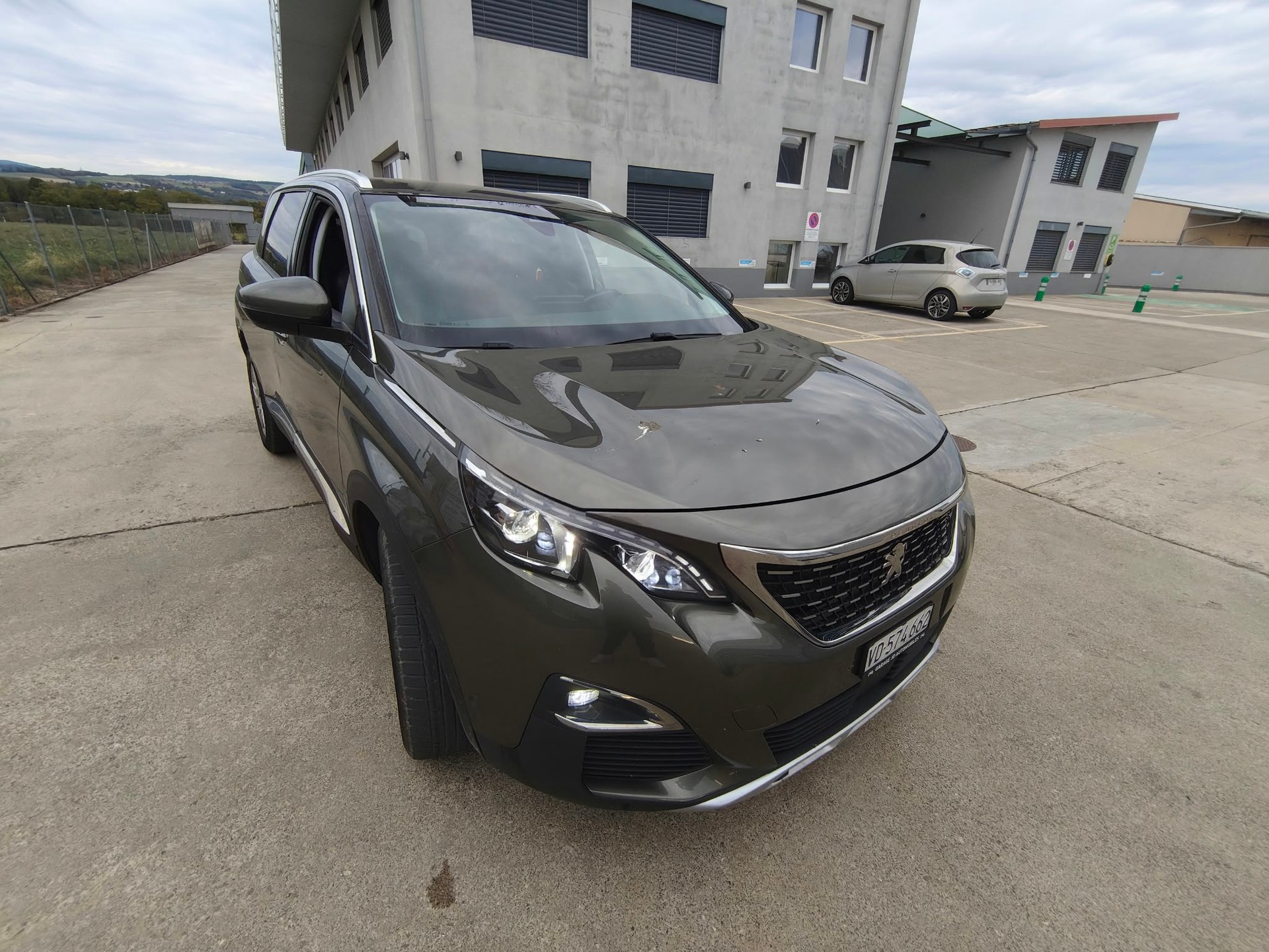 PEUGEOT 5008 1.2 Pure Tech GT Line-image-1