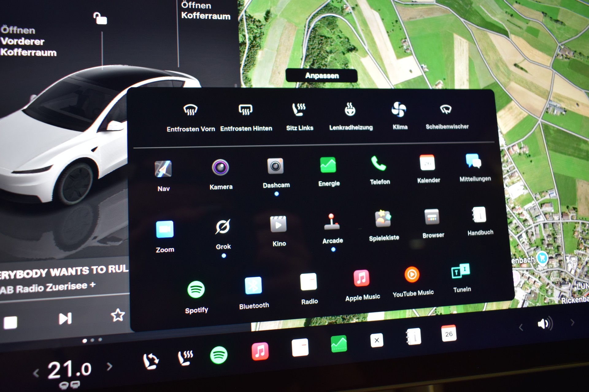 TESLA Model Y 534km WLTP, CH IVI, 2026er Facelift mit schwarzem Dachhimmel und neuem 16 Zoll Monitor-image-16