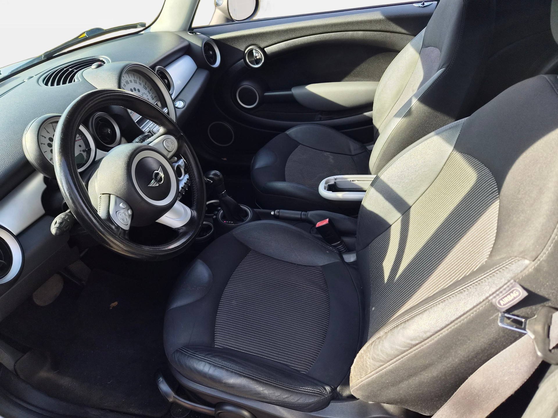 MINI Cooper Steptronic-image-8