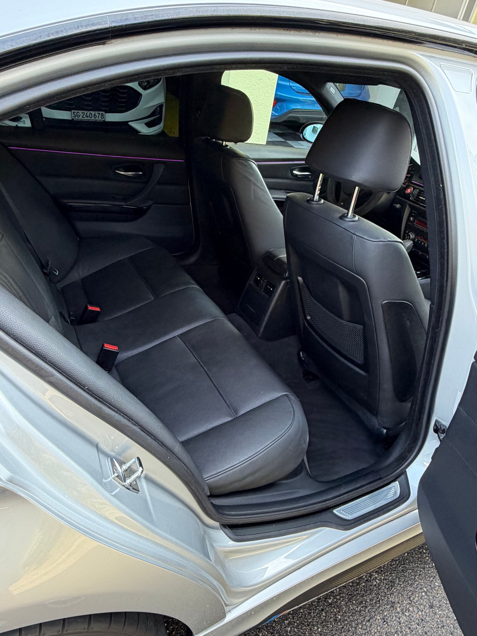 BMW 335xi-image-5