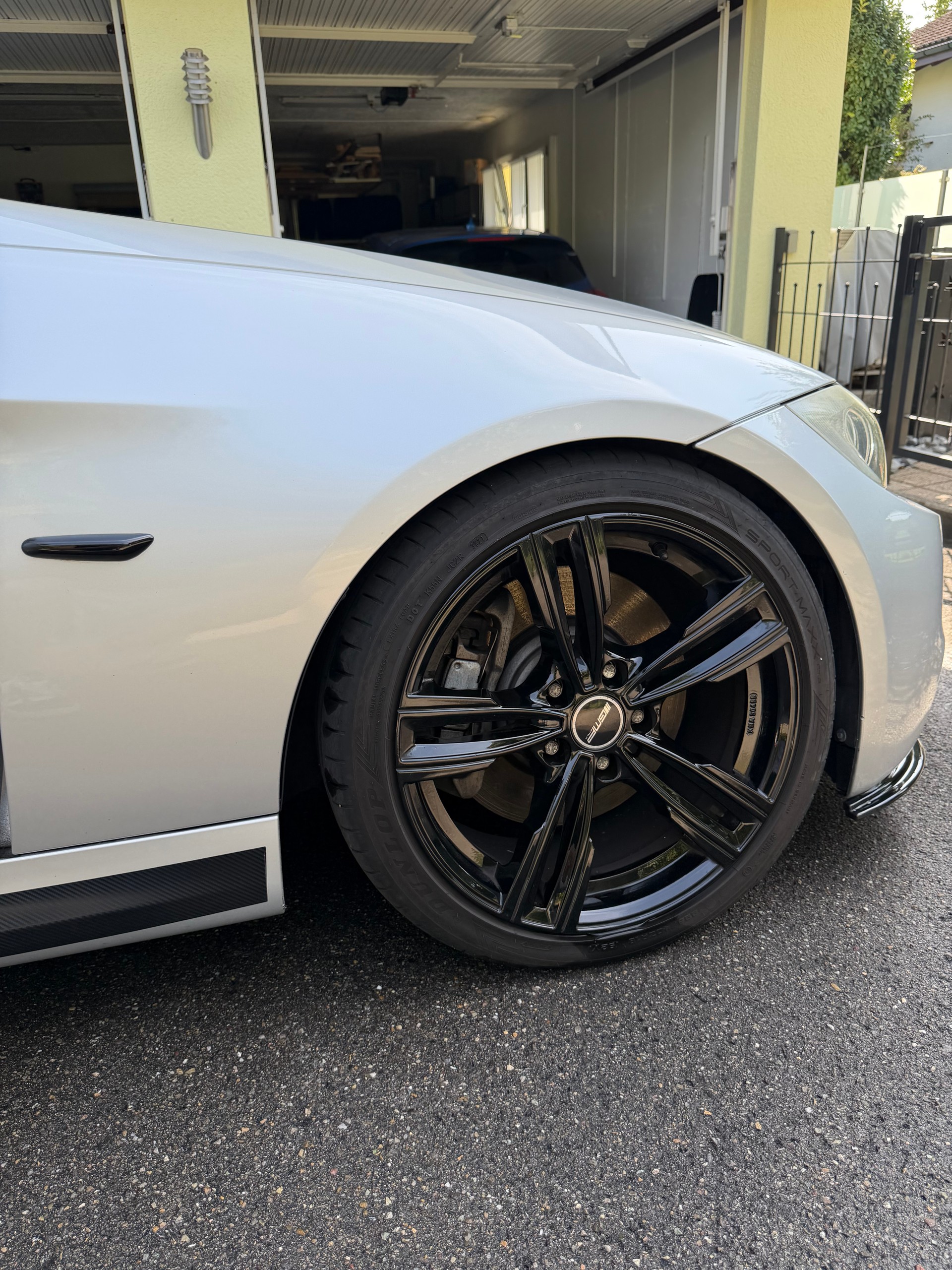 BMW 335xi-image-2