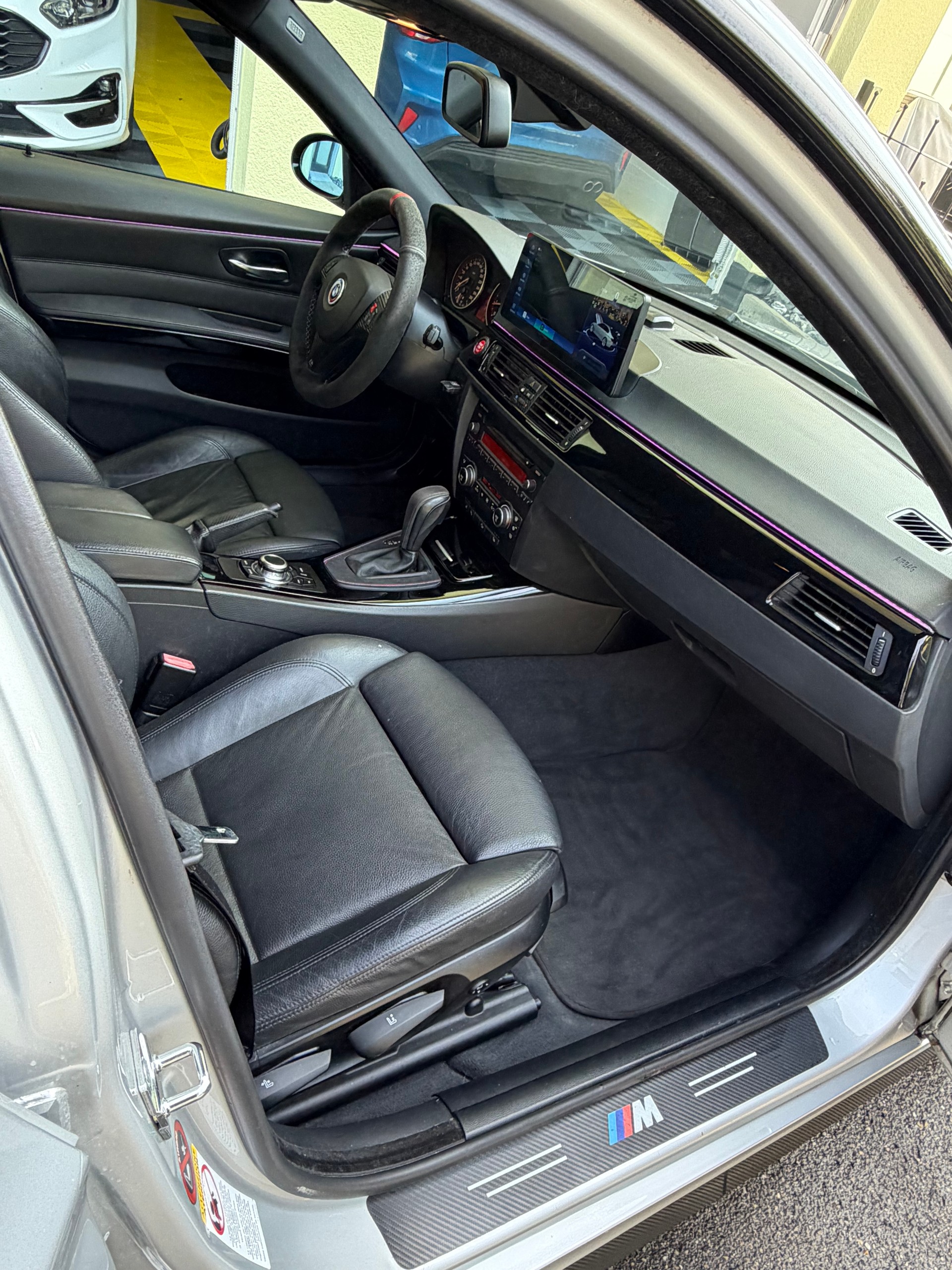 BMW 335xi-image-4