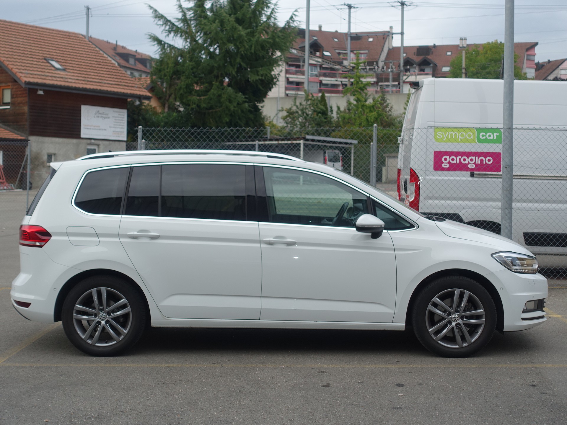 VW Touran 1.4 TSI BlueMotion Technology Highline DSG-image-6