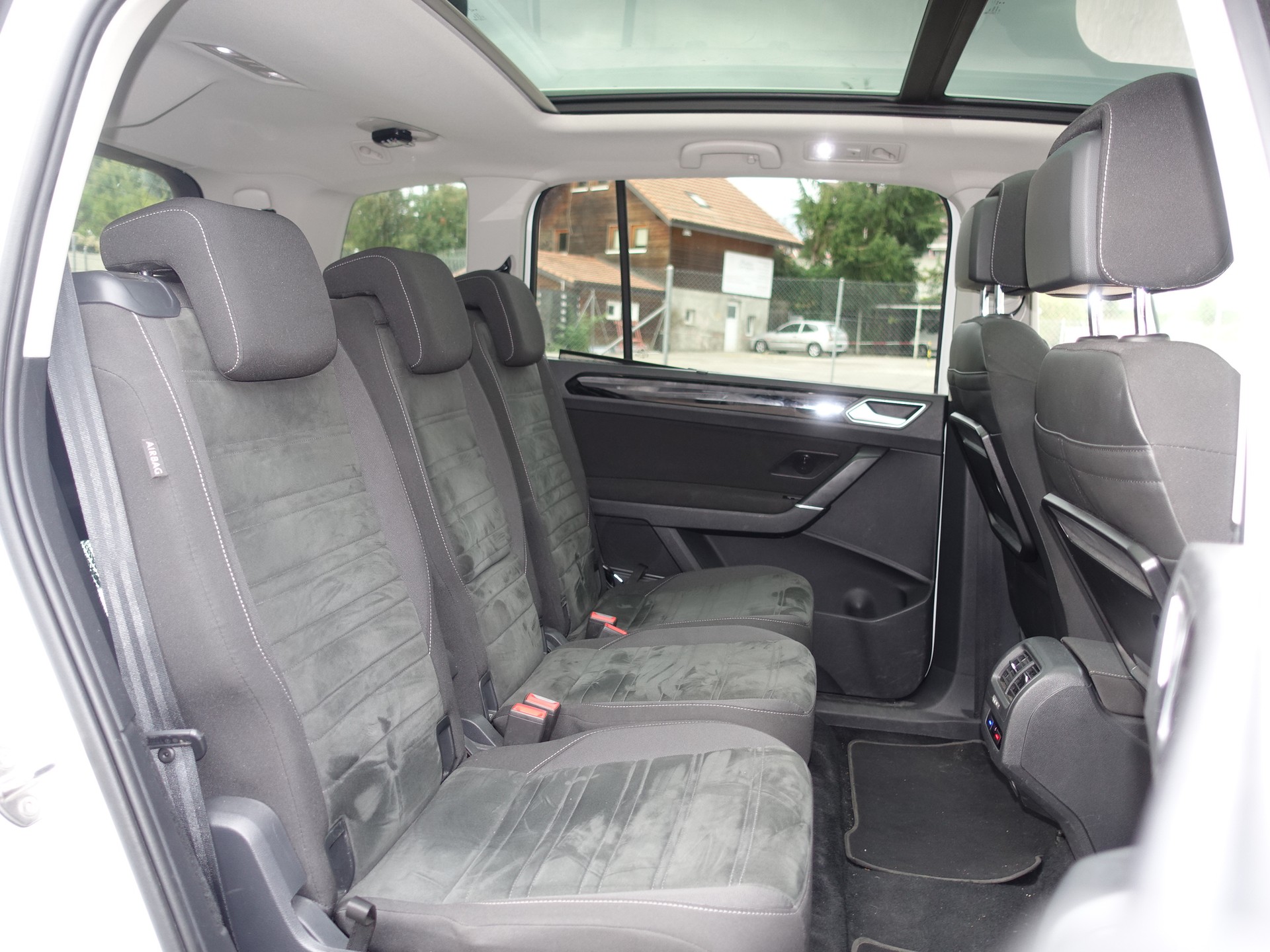 VW Touran 1.4 TSI BlueMotion Technology Highline DSG-image-13