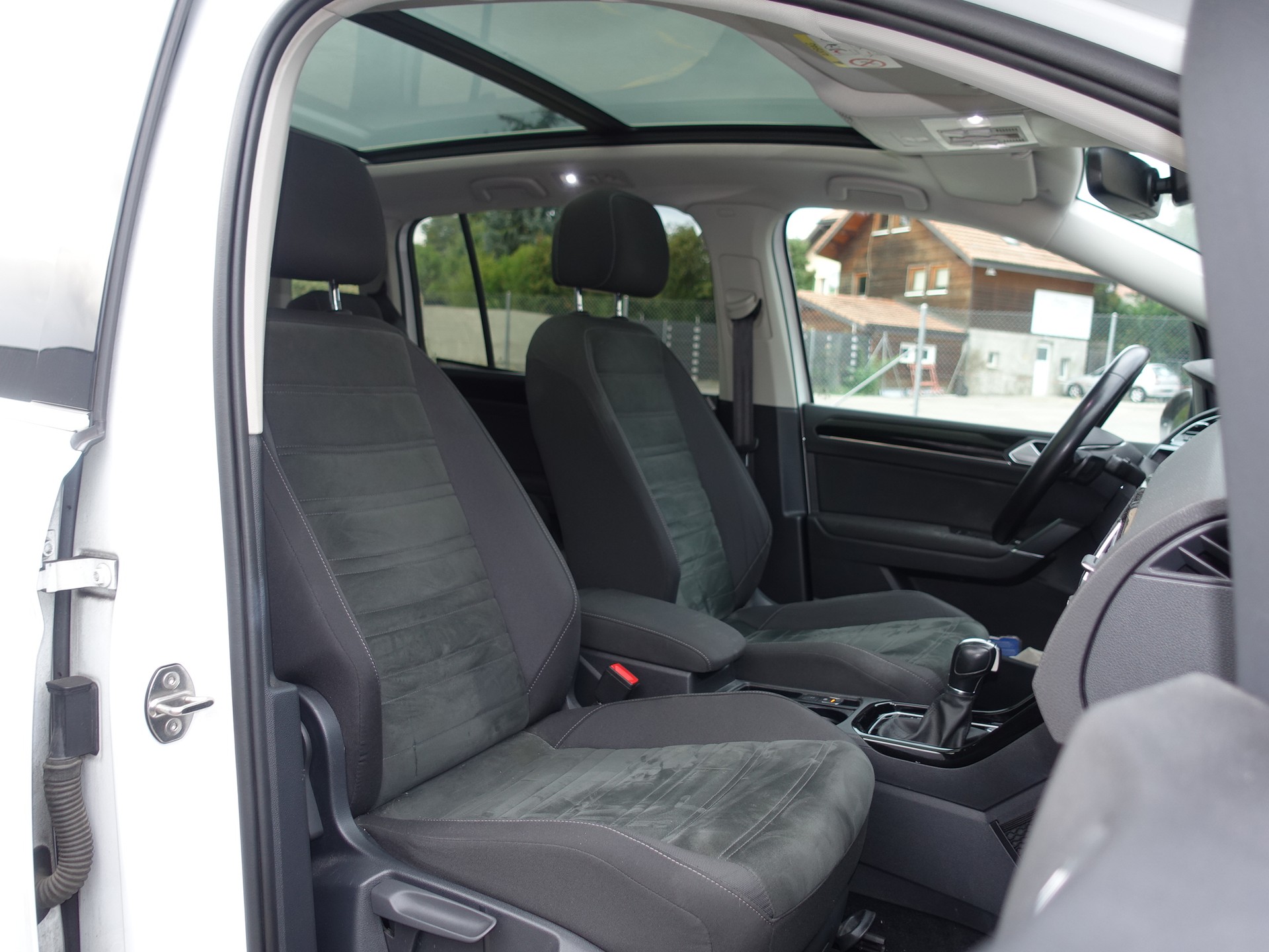VW Touran 1.4 TSI BlueMotion Technology Highline DSG-image-9