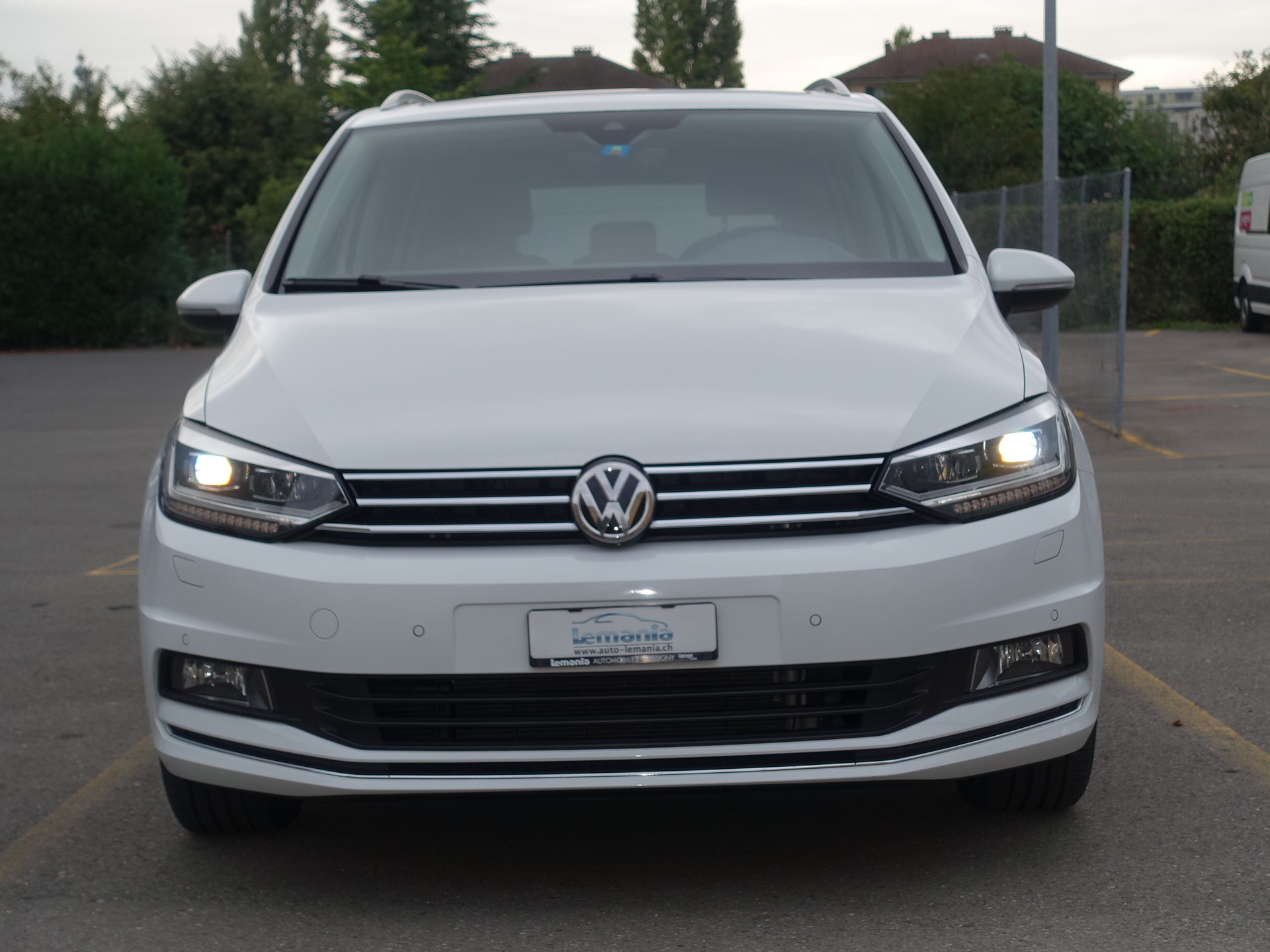 VW Touran 1.4 TSI BlueMotion Technology Highline DSG-image-2