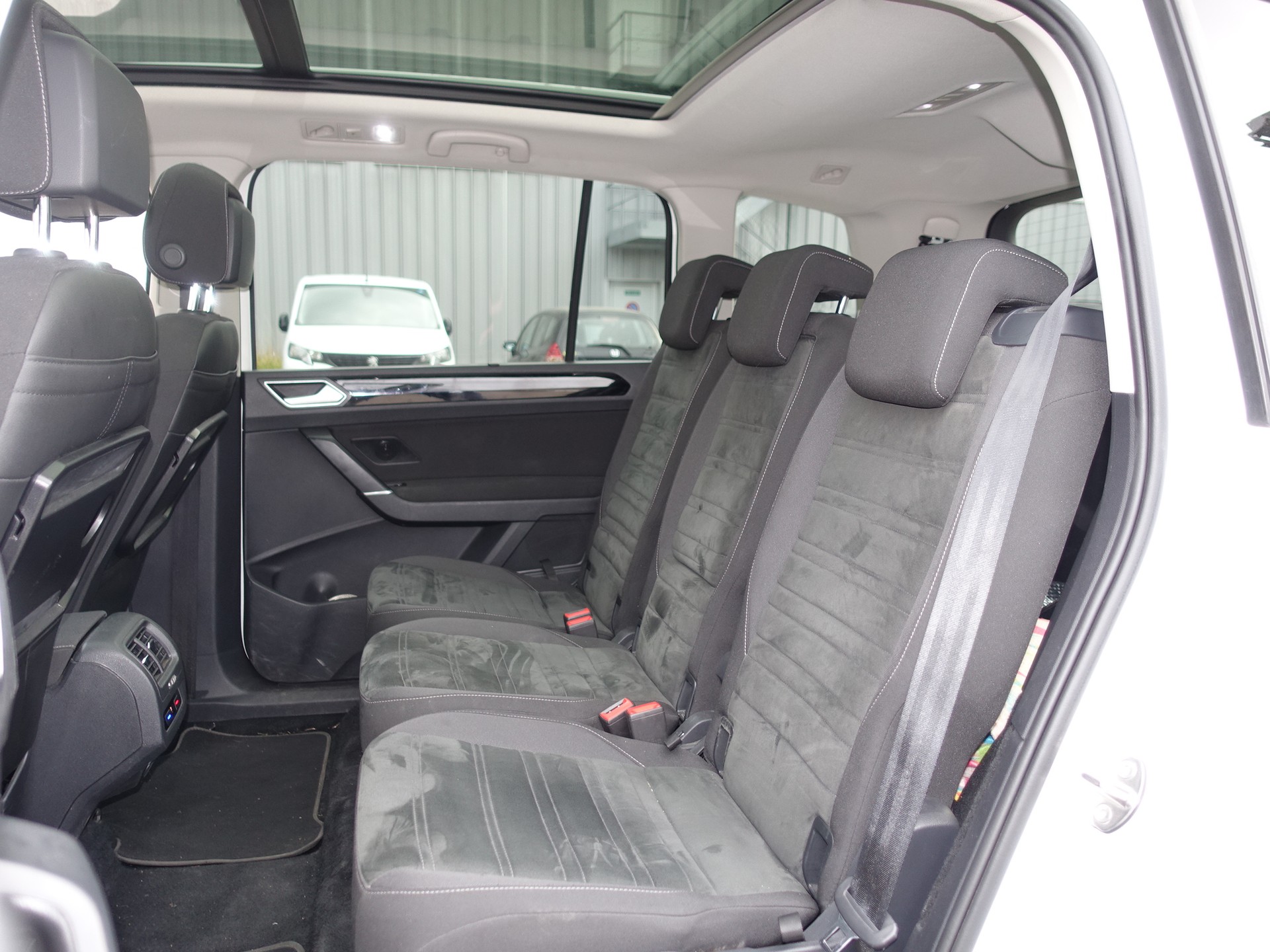 VW Touran 1.4 TSI BlueMotion Technology Highline DSG-image-12