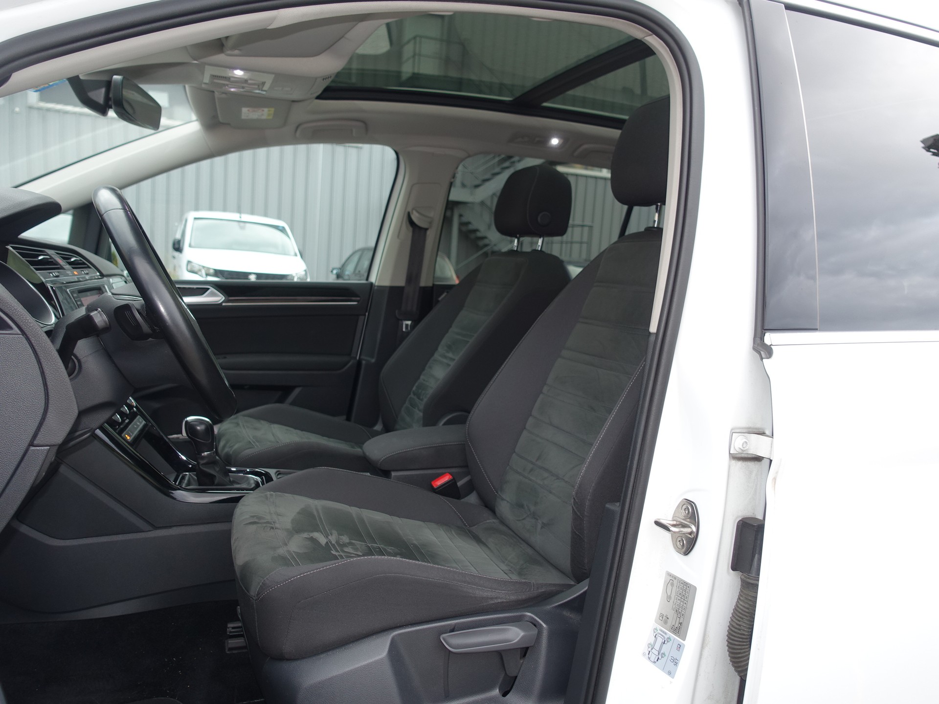 VW Touran 1.4 TSI BlueMotion Technology Highline DSG-image-8