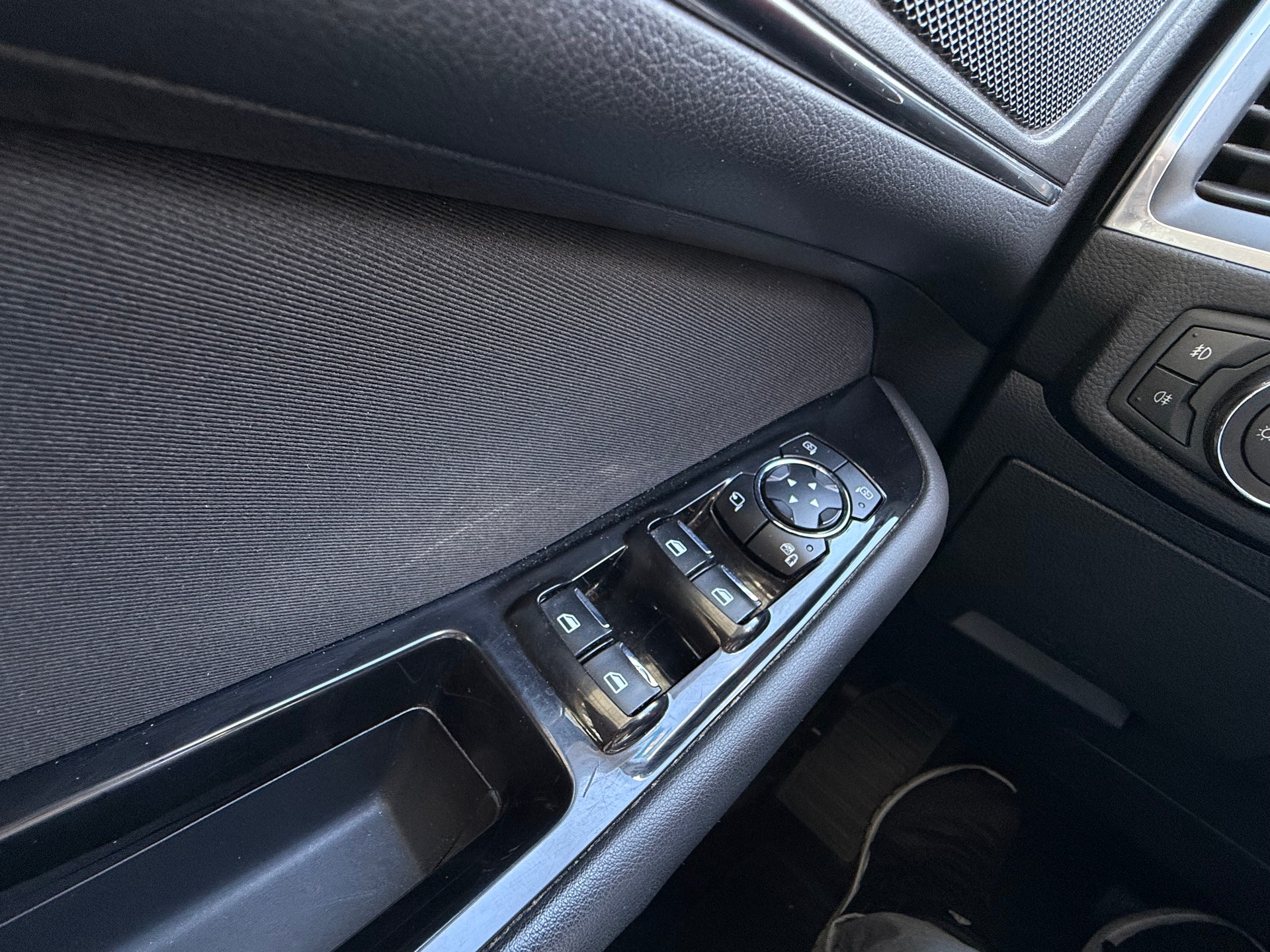 FORD S-Max 2.0 TDCi Trend AWD PoweShift-image-12