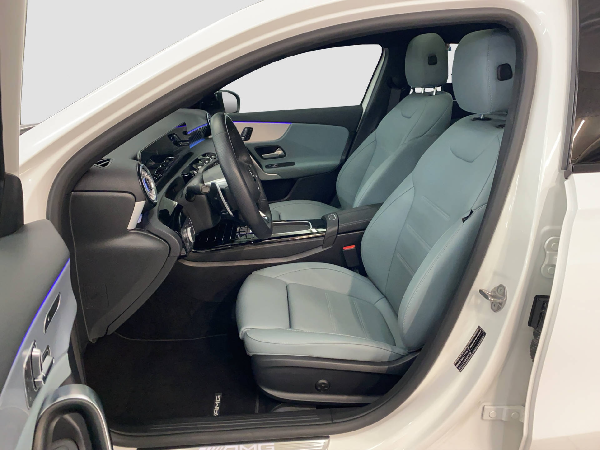 MERCEDES-BENZ A 35 AMG 4MATIC Limousine-image-6