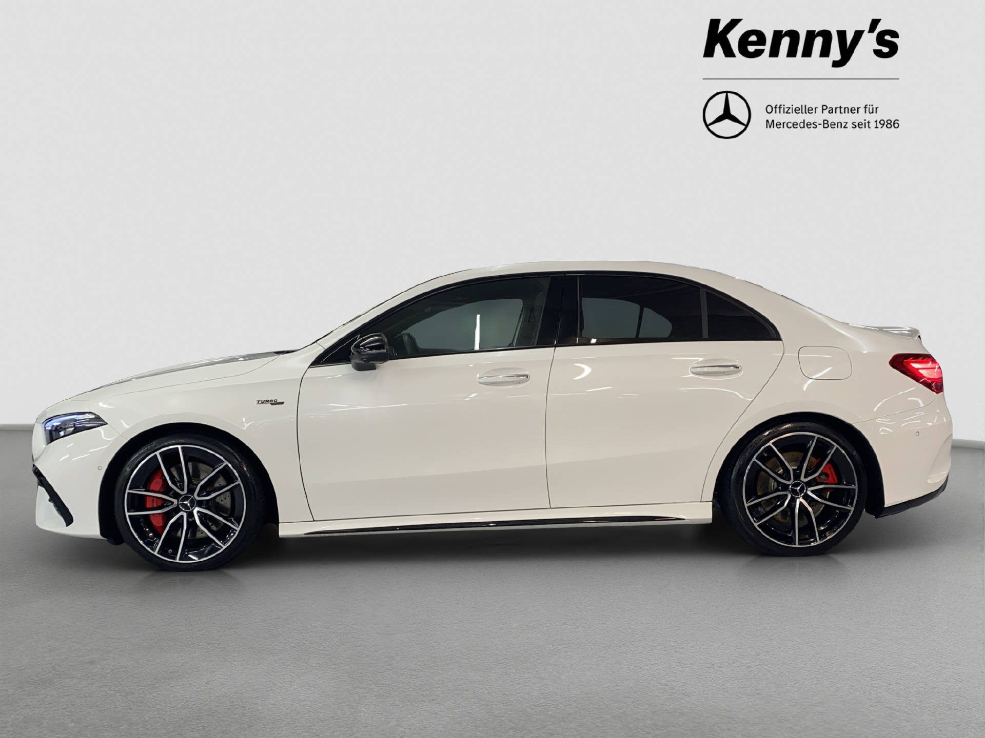 MERCEDES-BENZ A 35 AMG 4MATIC Limousine-image-2