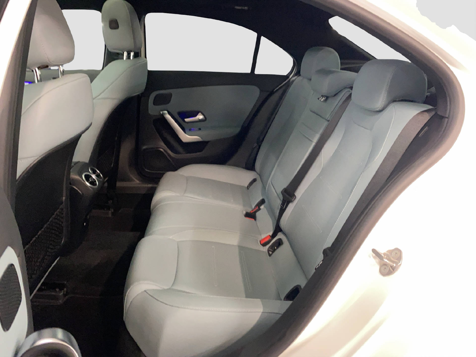 MERCEDES-BENZ A 35 AMG 4MATIC Limousine-image-13