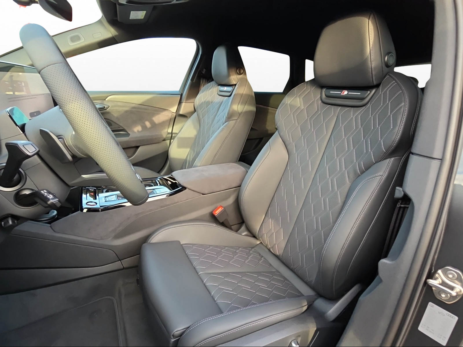 AUDI A6 Avant e-tron quattro-image-7
