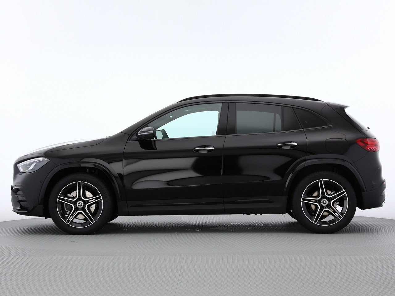 MERCEDES-BENZ GLA 200 7G-DCT-image-2