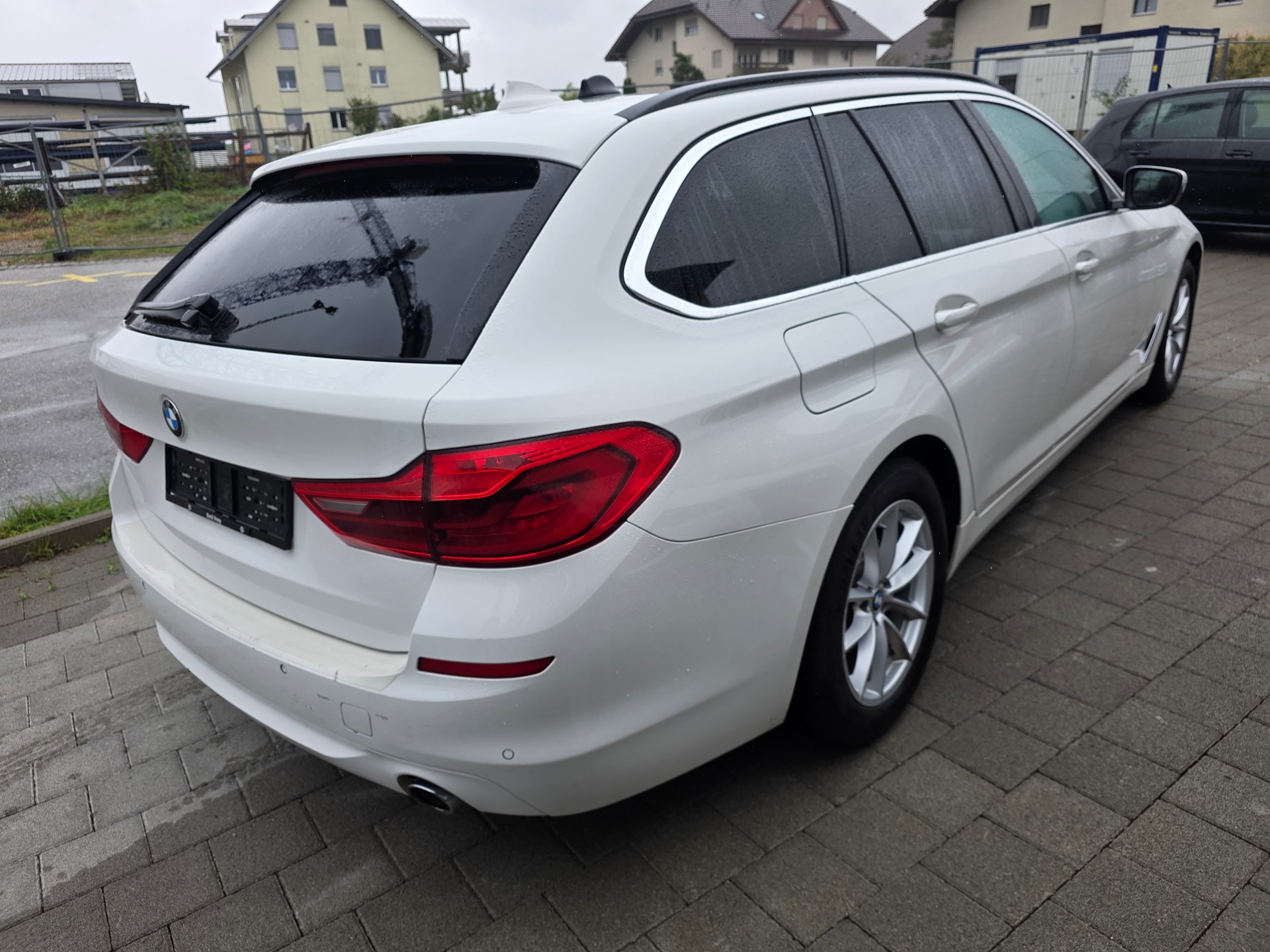BMW 530d xDrive Touring Steptronic-image-2