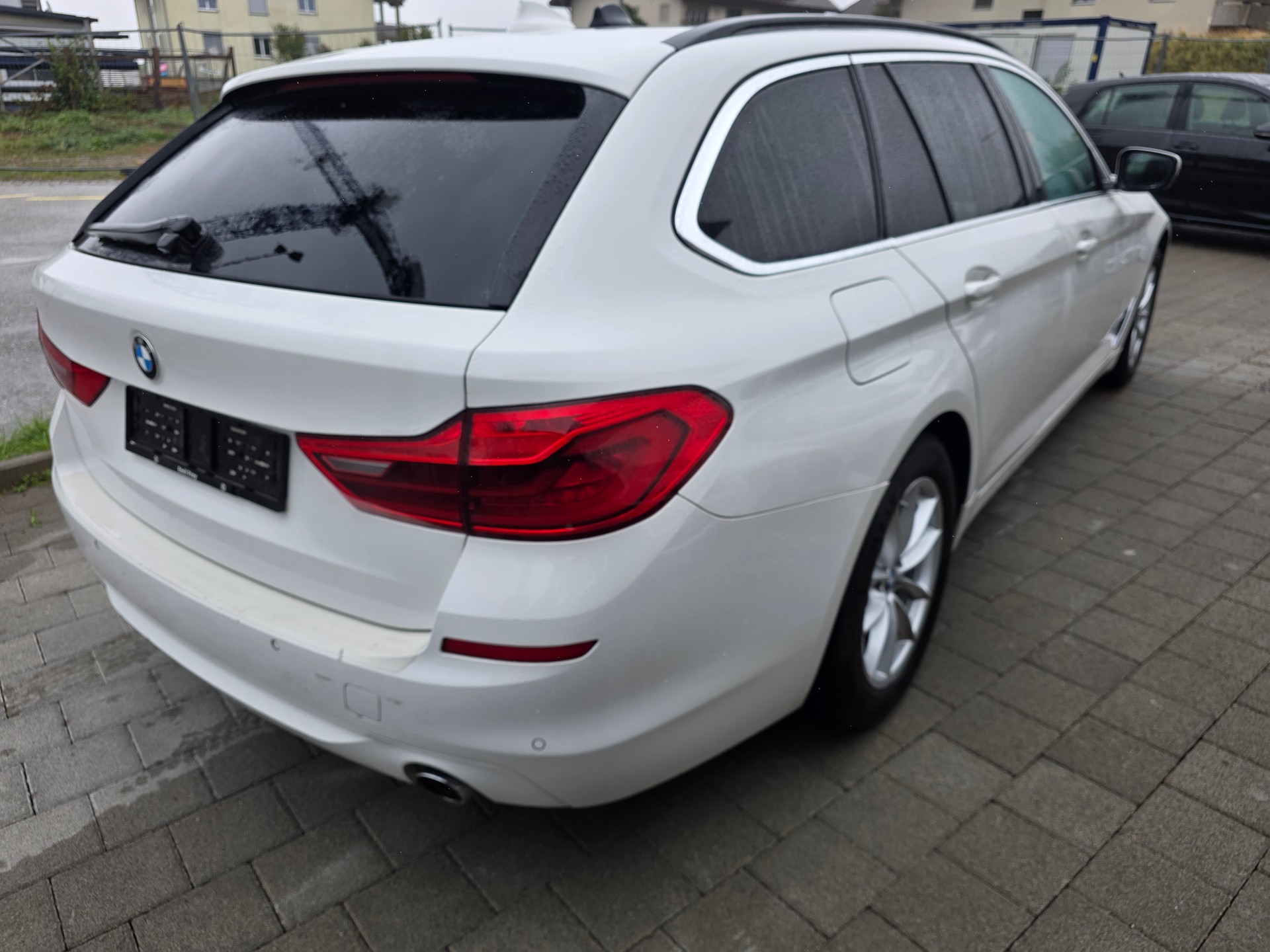 BMW 530d xDrive Touring Steptronic-image-14