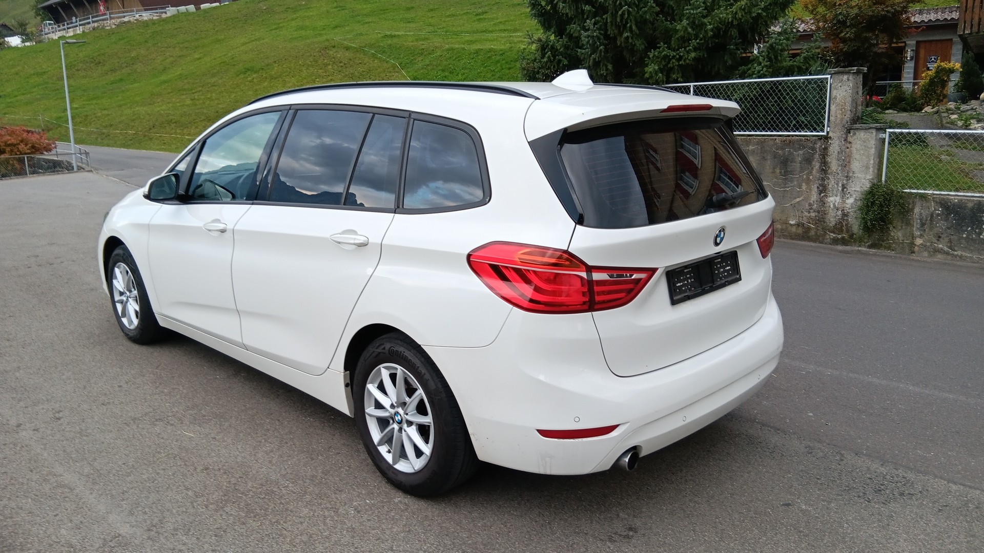 BMW 218d xDrive Gran Tourer Steptronic-image-2