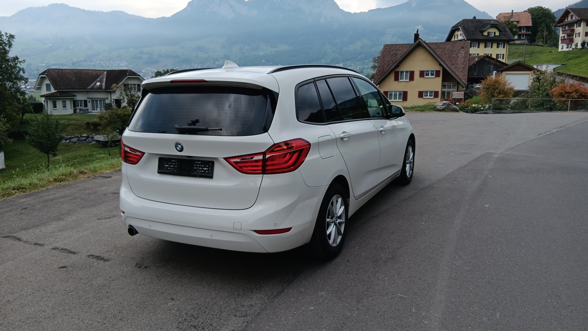 BMW 218d xDrive Gran Tourer Steptronic-image-3