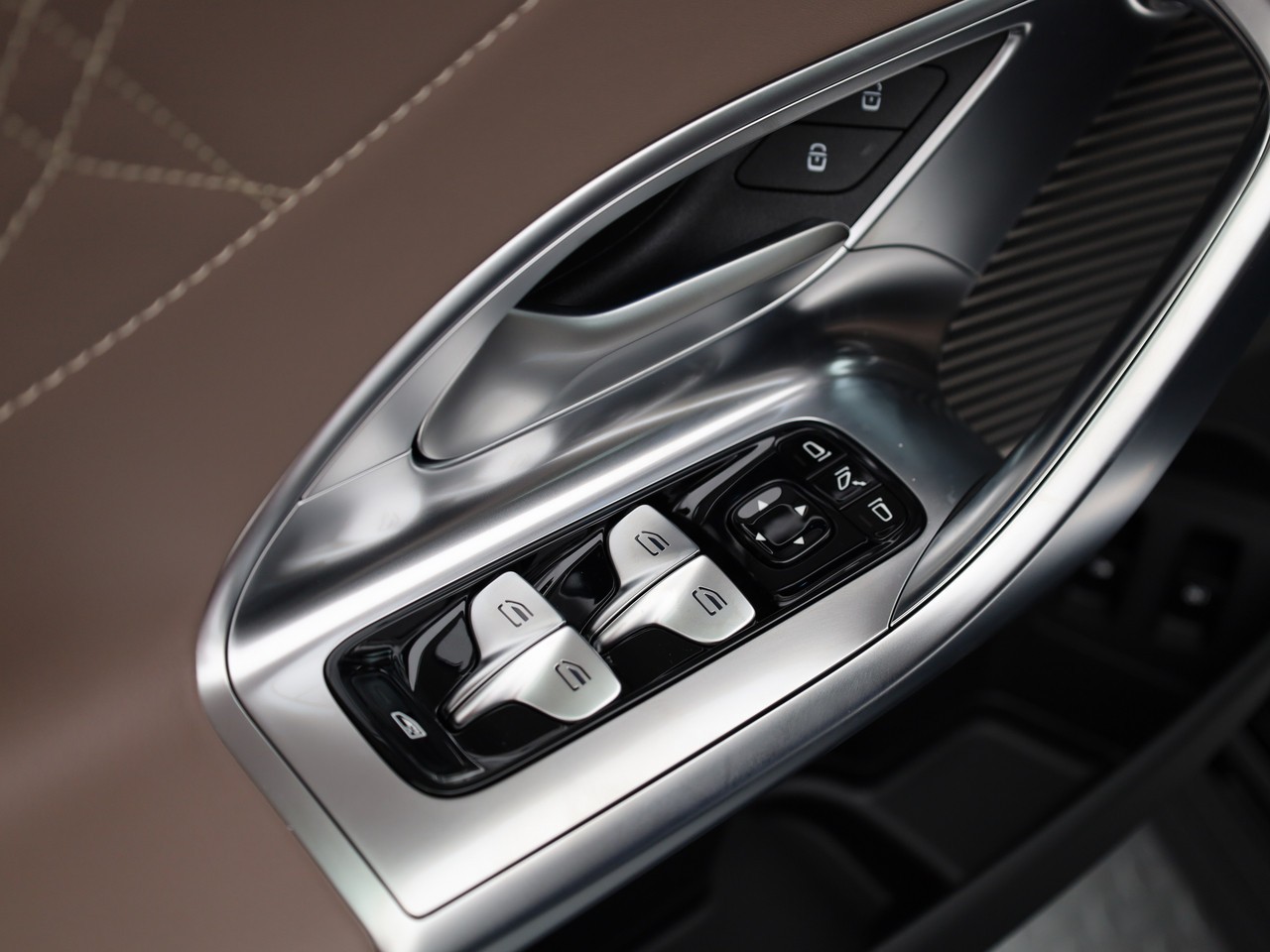 MERCEDES-BENZ C400 4Matic elektrisch-image-16