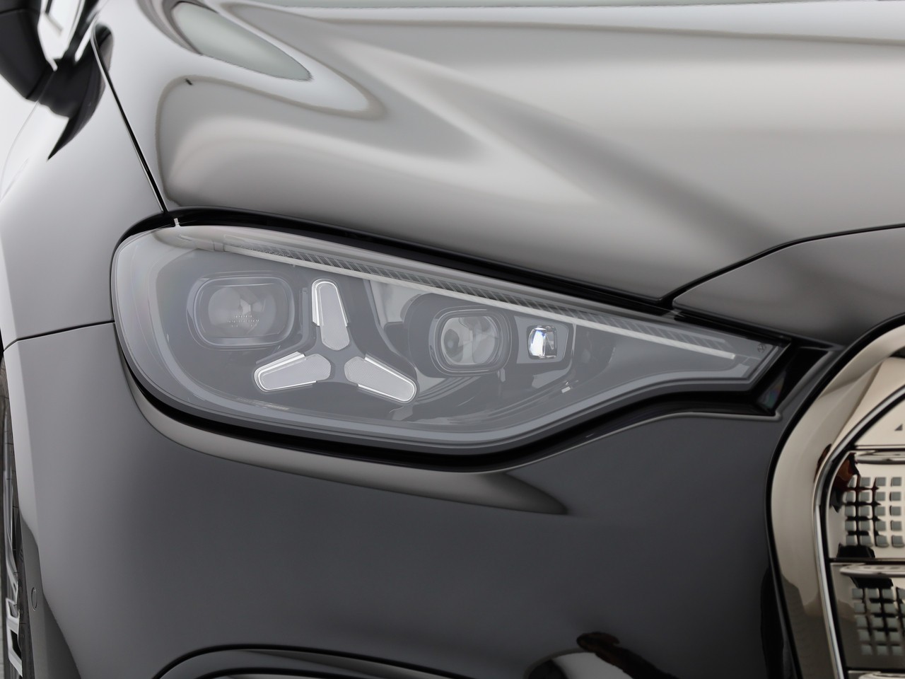 MERCEDES-BENZ C400 4Matic elektrisch-image-18
