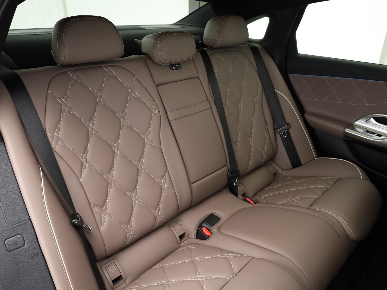 MERCEDES-BENZ C400 4Matic elektrisch-image-10