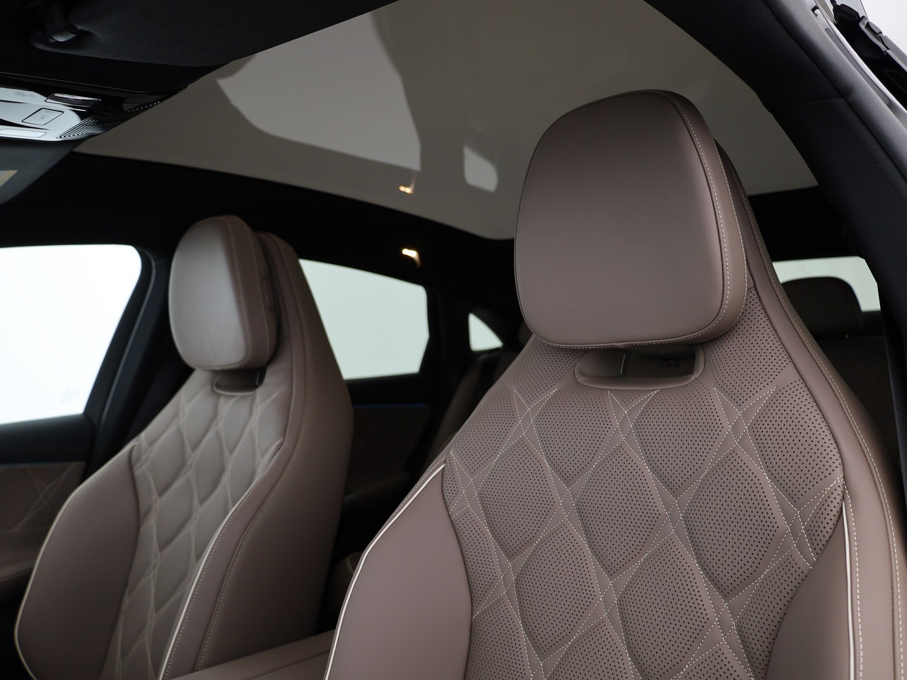 MERCEDES-BENZ C400 4Matic elektrisch-image-6