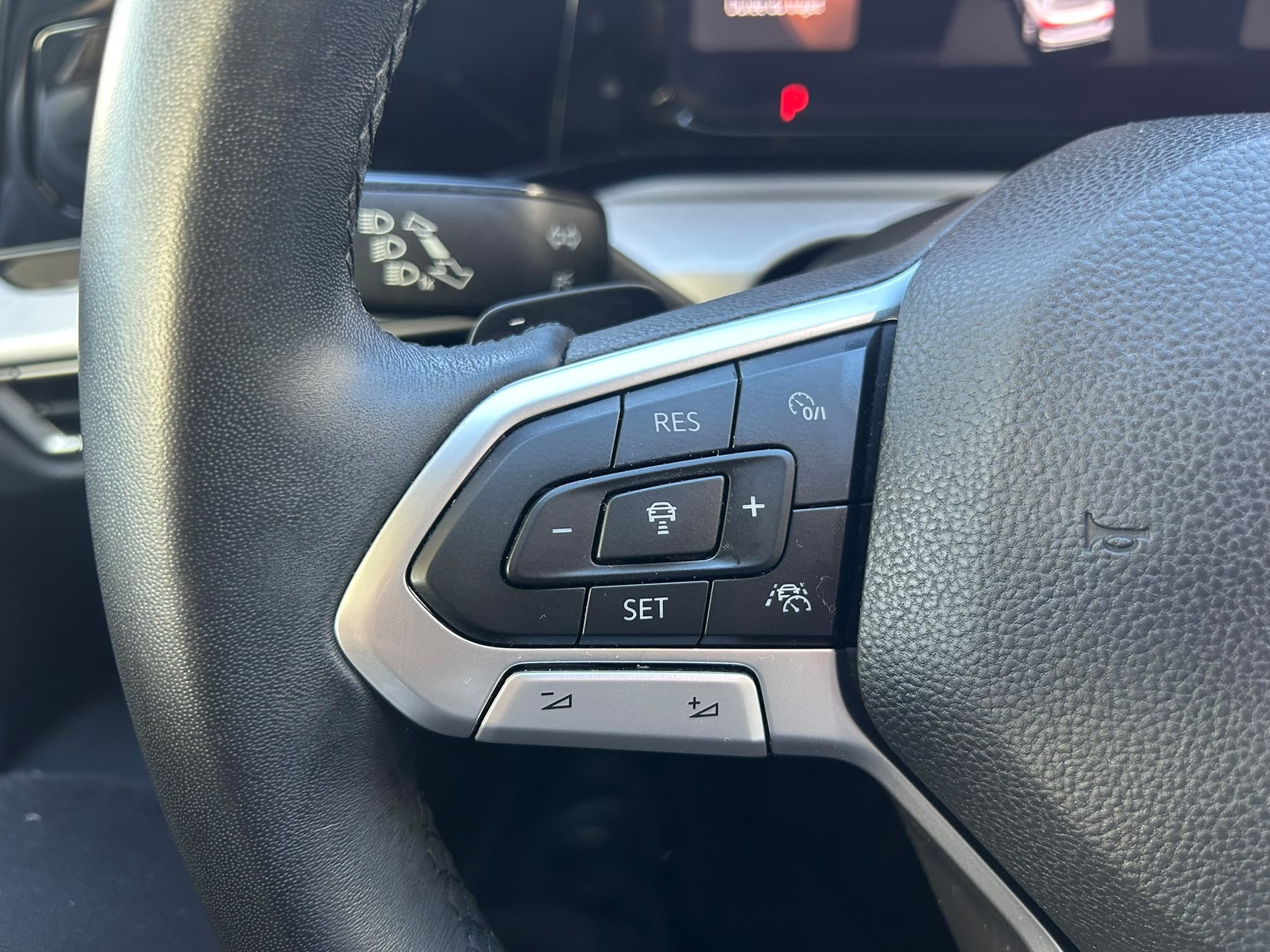 VW Golf 1.5 eTSI mHEV ACT Style DSG-image-9