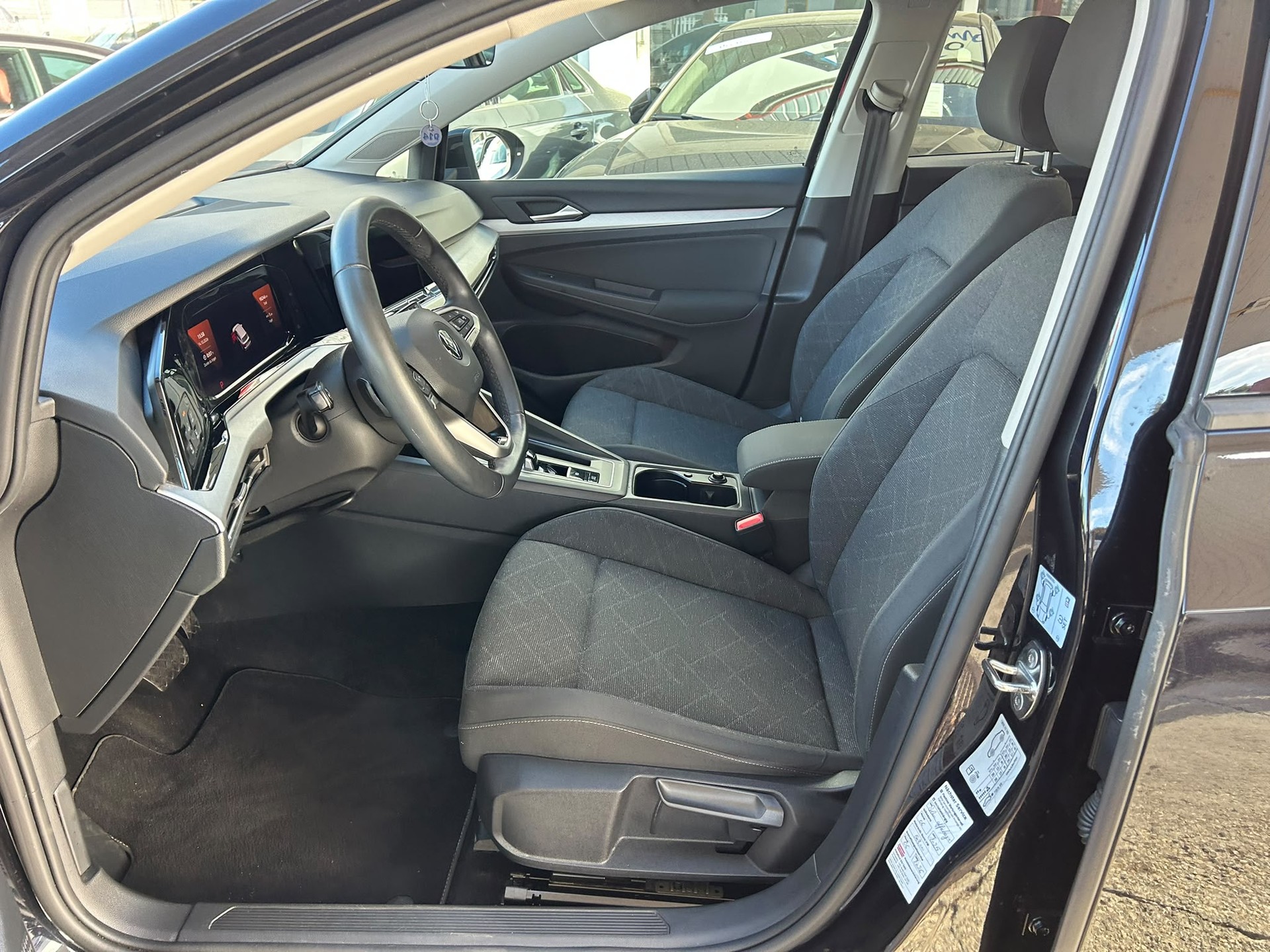 VW Golf 1.5 eTSI mHEV ACT Style DSG-image-6