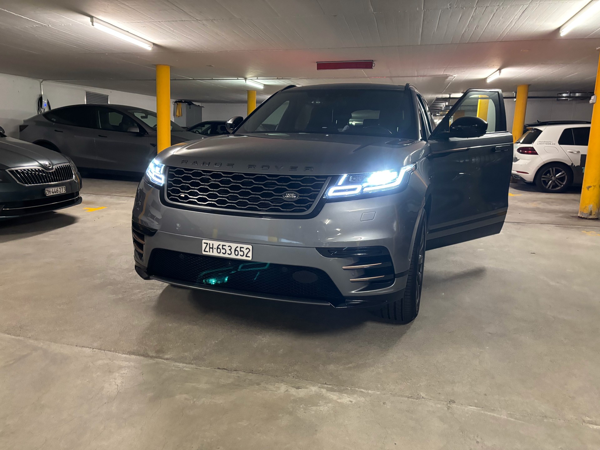 LAND ROVER 2.0 T 300 R-Dynamic SE-image-2