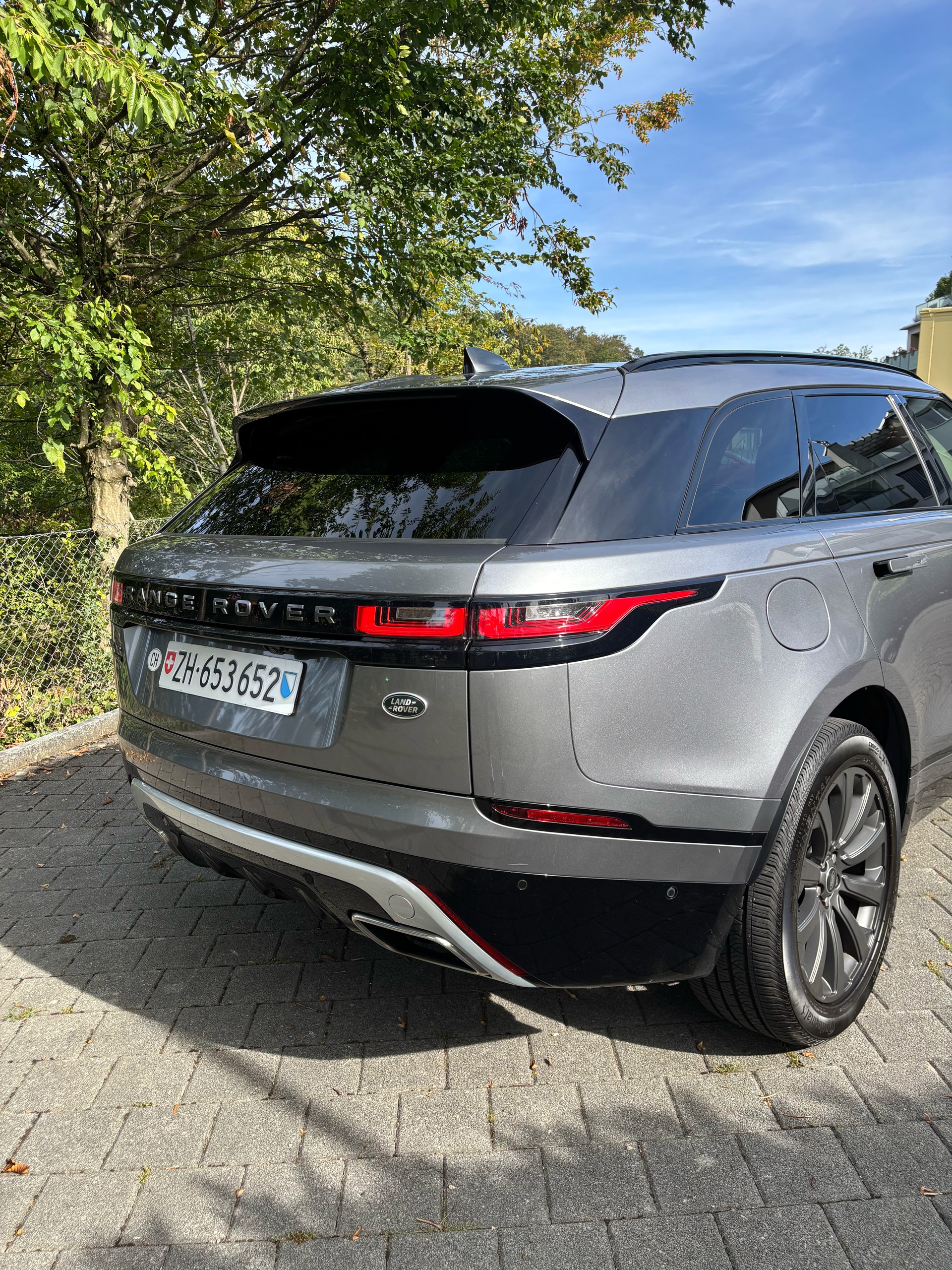 LAND ROVER 2.0 T 300 R-Dynamic SE-image-3