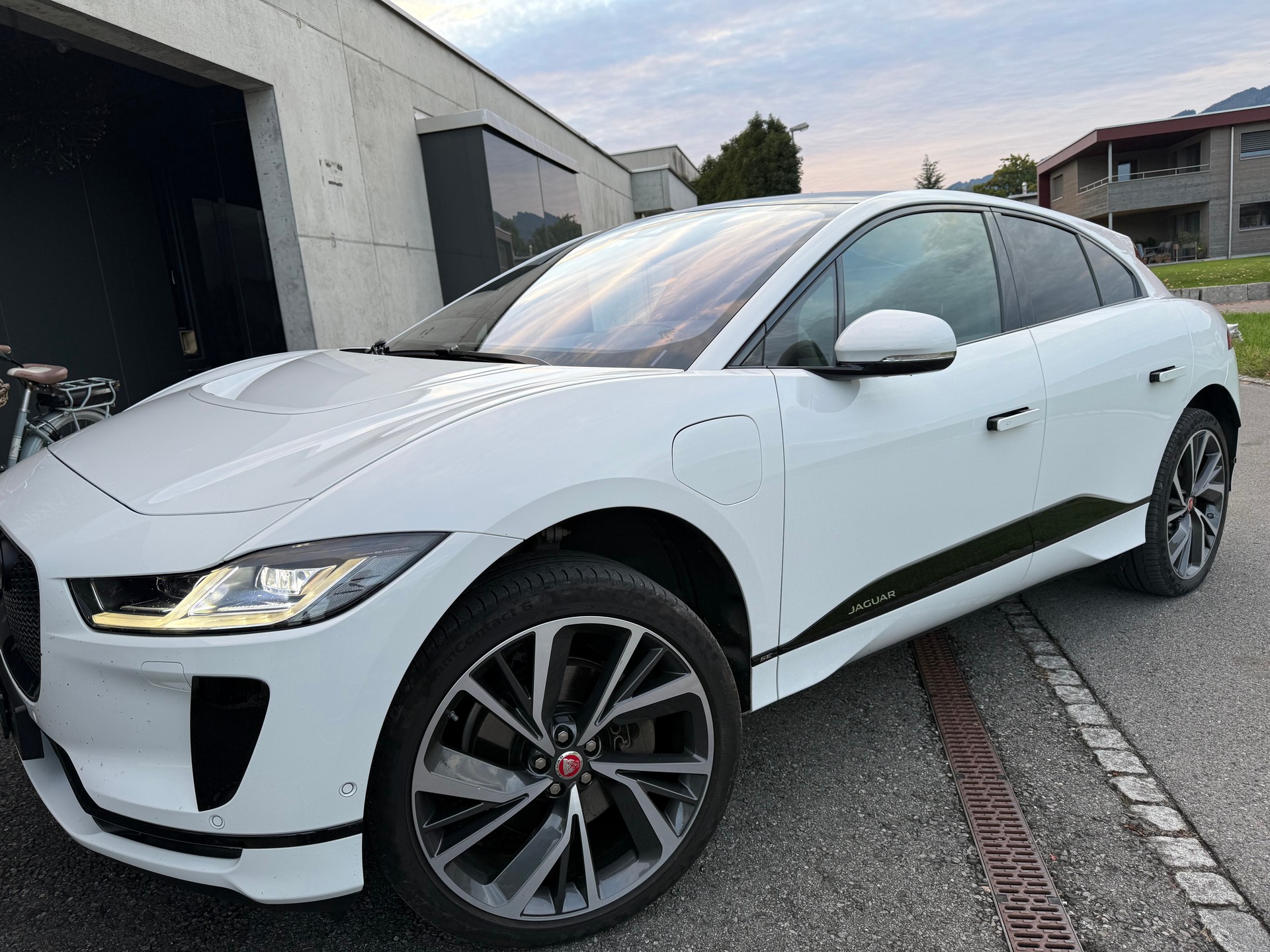 JAGUAR EV400 SE AWD-image-2