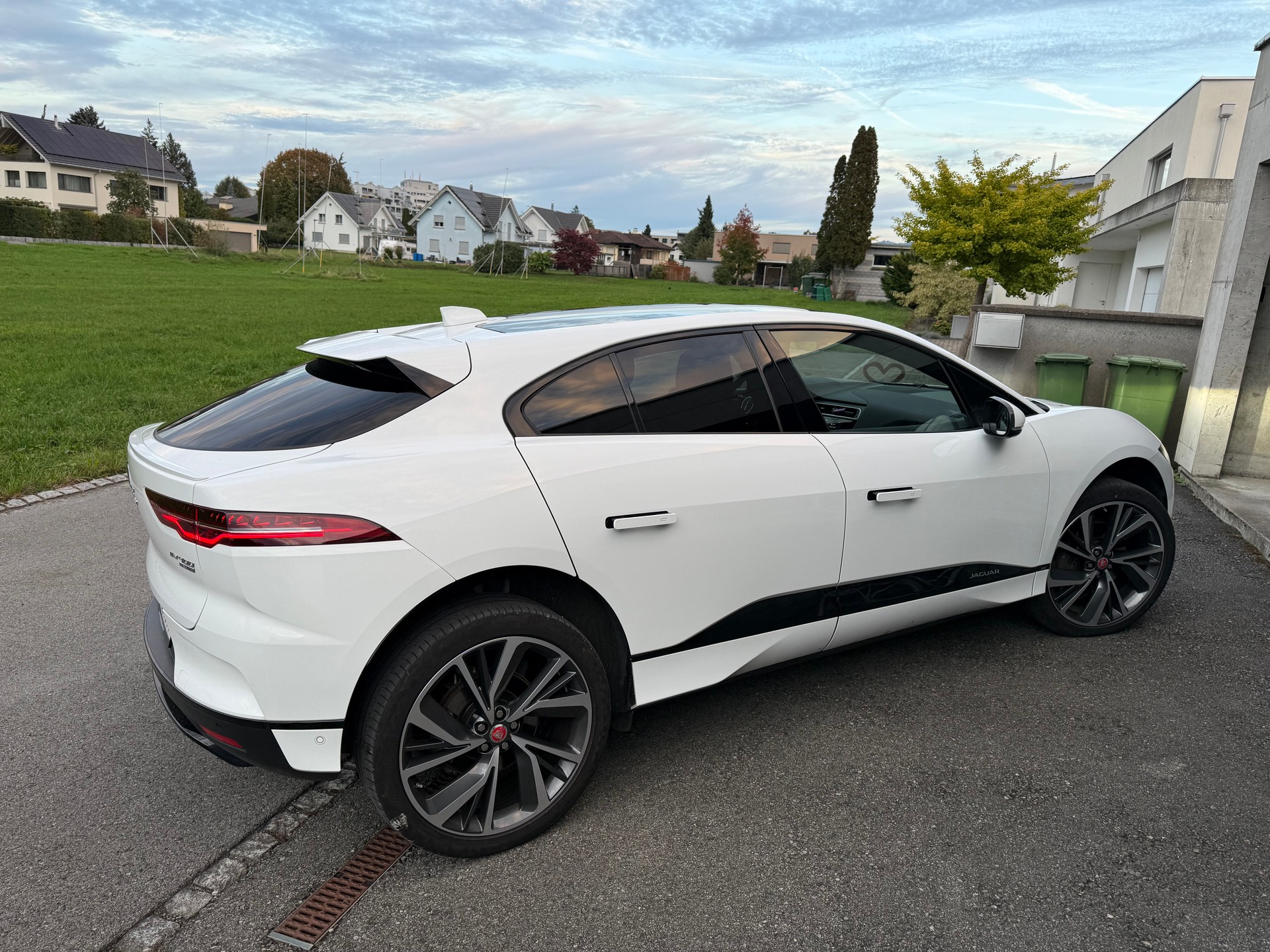 JAGUAR EV400 SE AWD-image-0