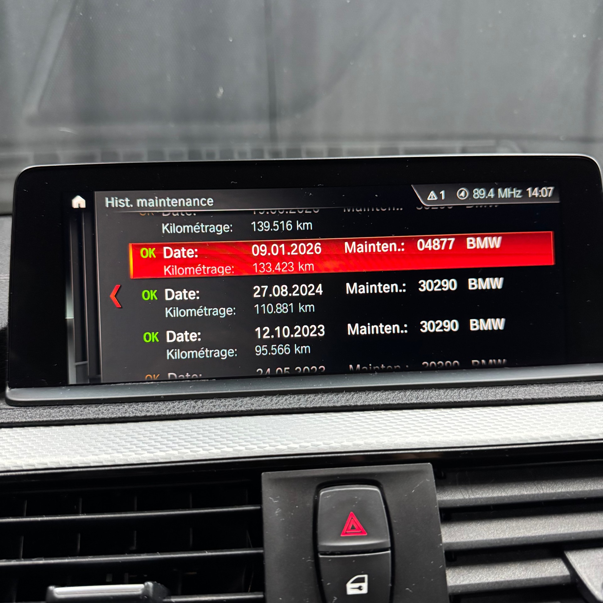 BMW 120d xDrive Edition M Sport Steptronic-image-19