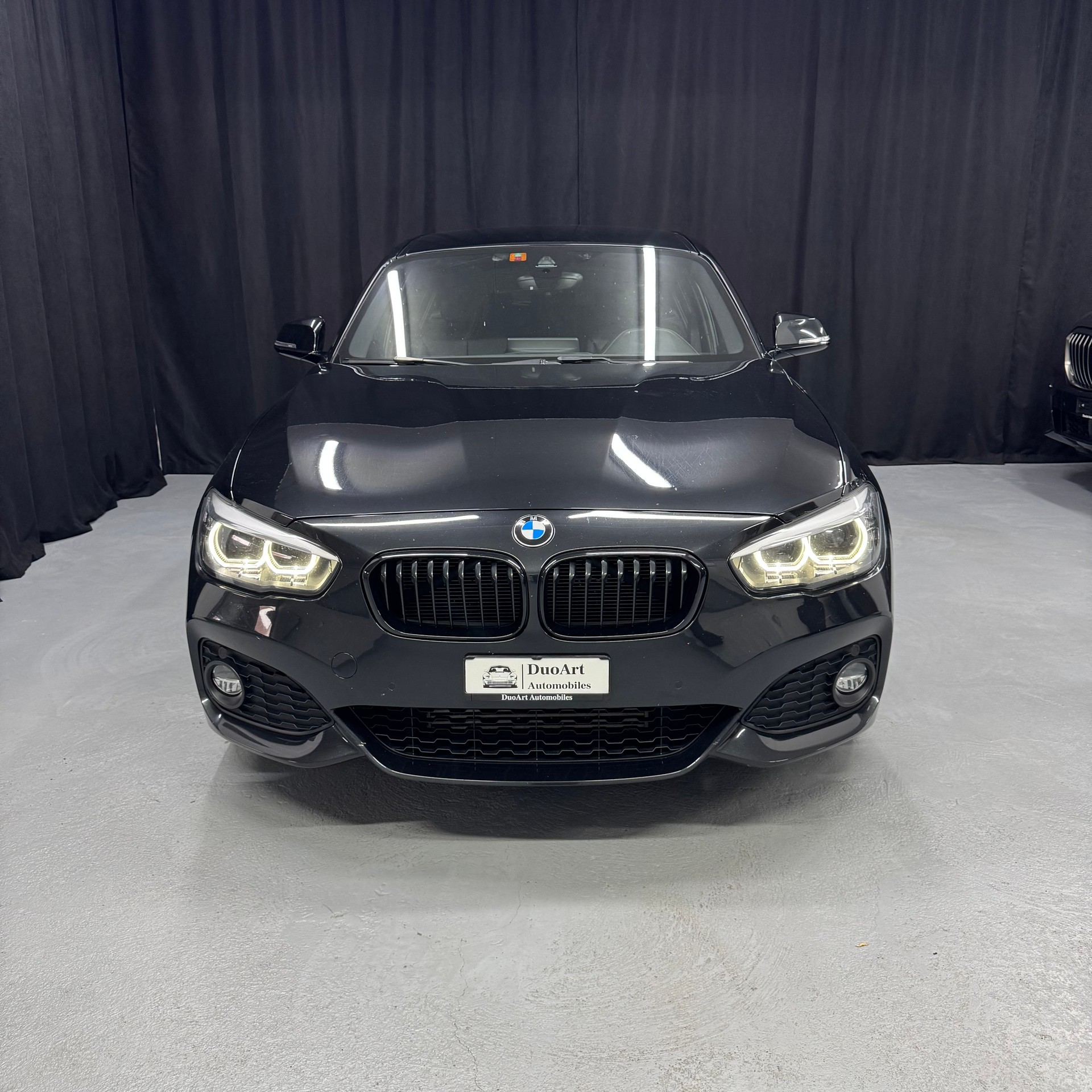 BMW 120d xDrive Edition M Sport Steptronic-image-2