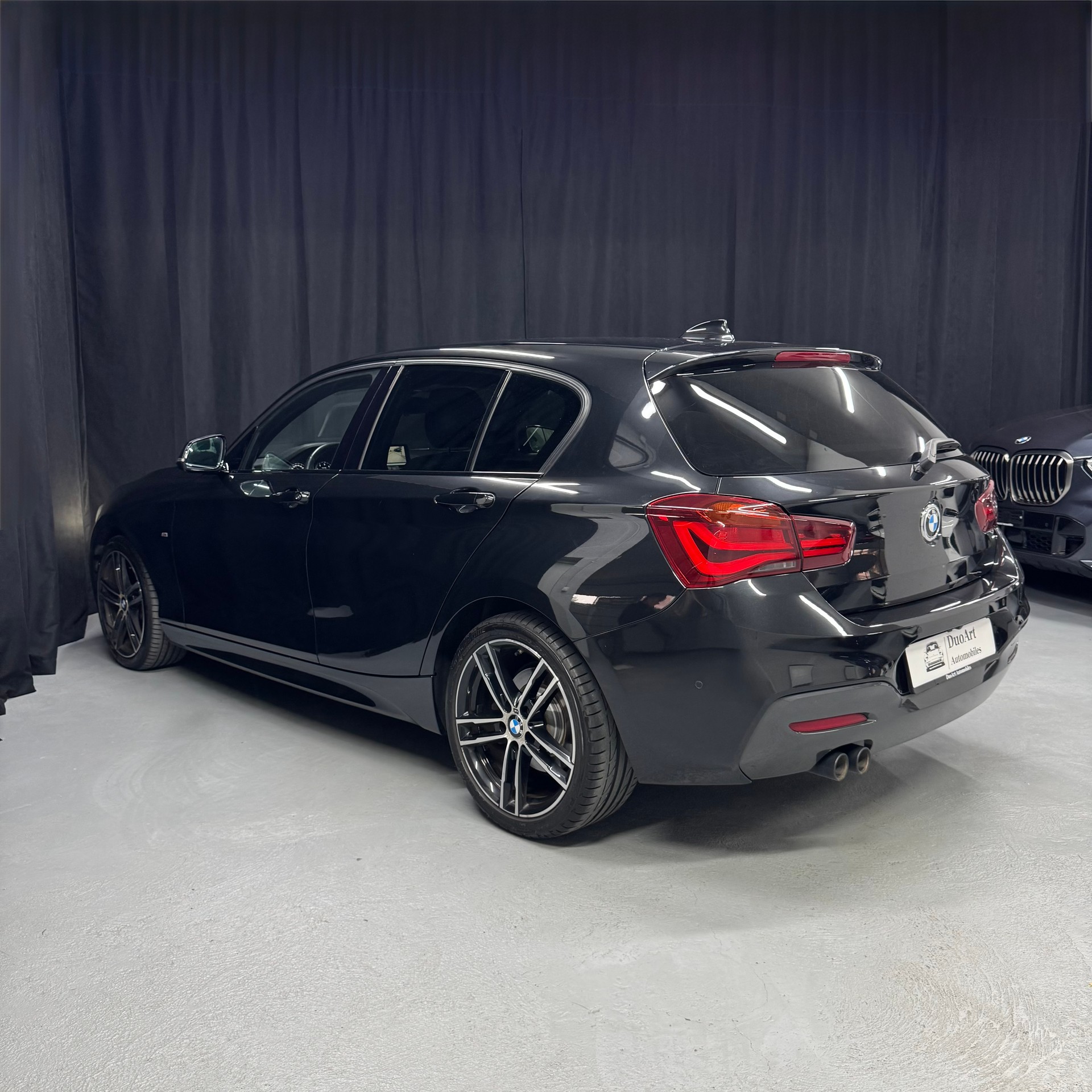 BMW 120d xDrive Edition M Sport Steptronic-image-8