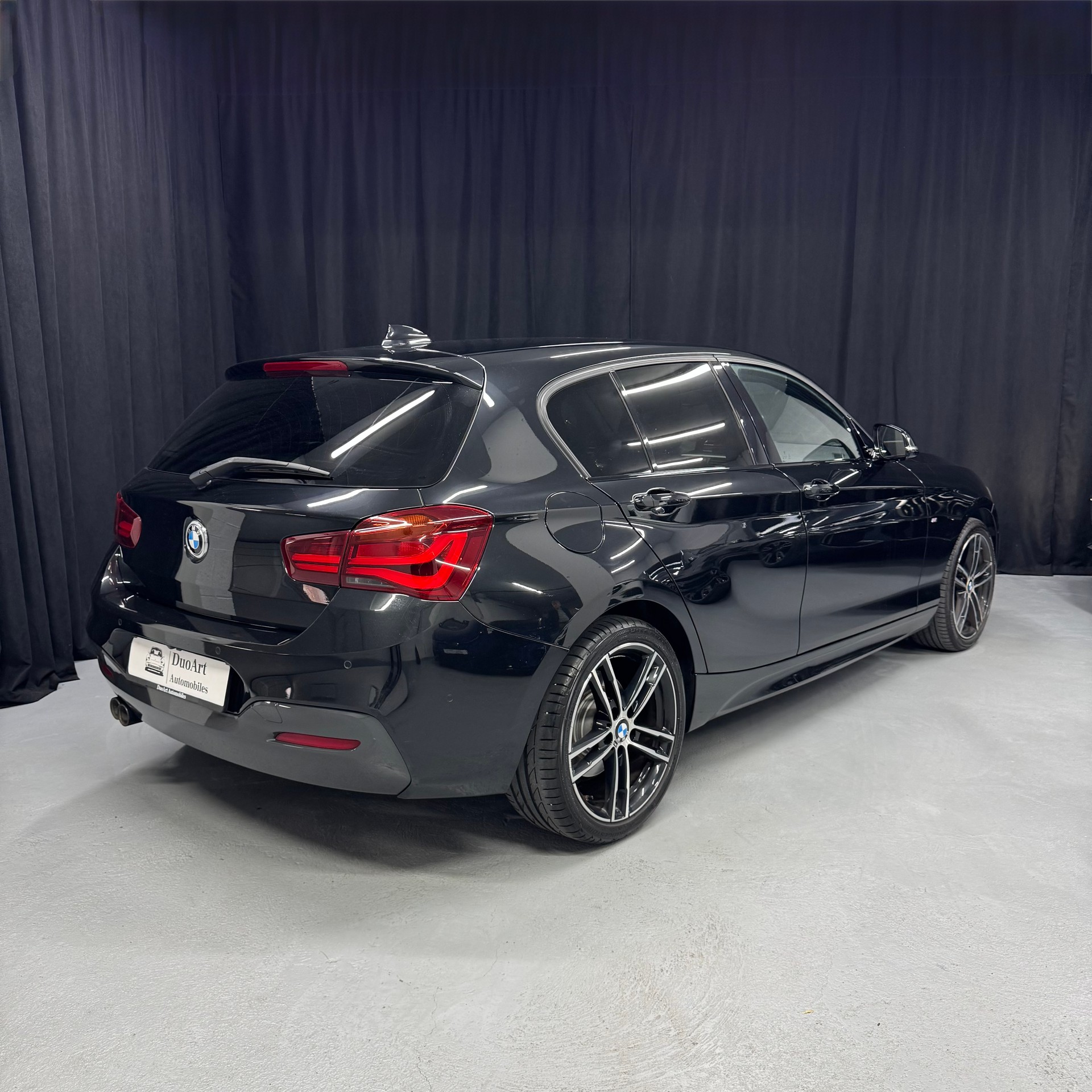 BMW 120d xDrive Edition M Sport Steptronic-image-6