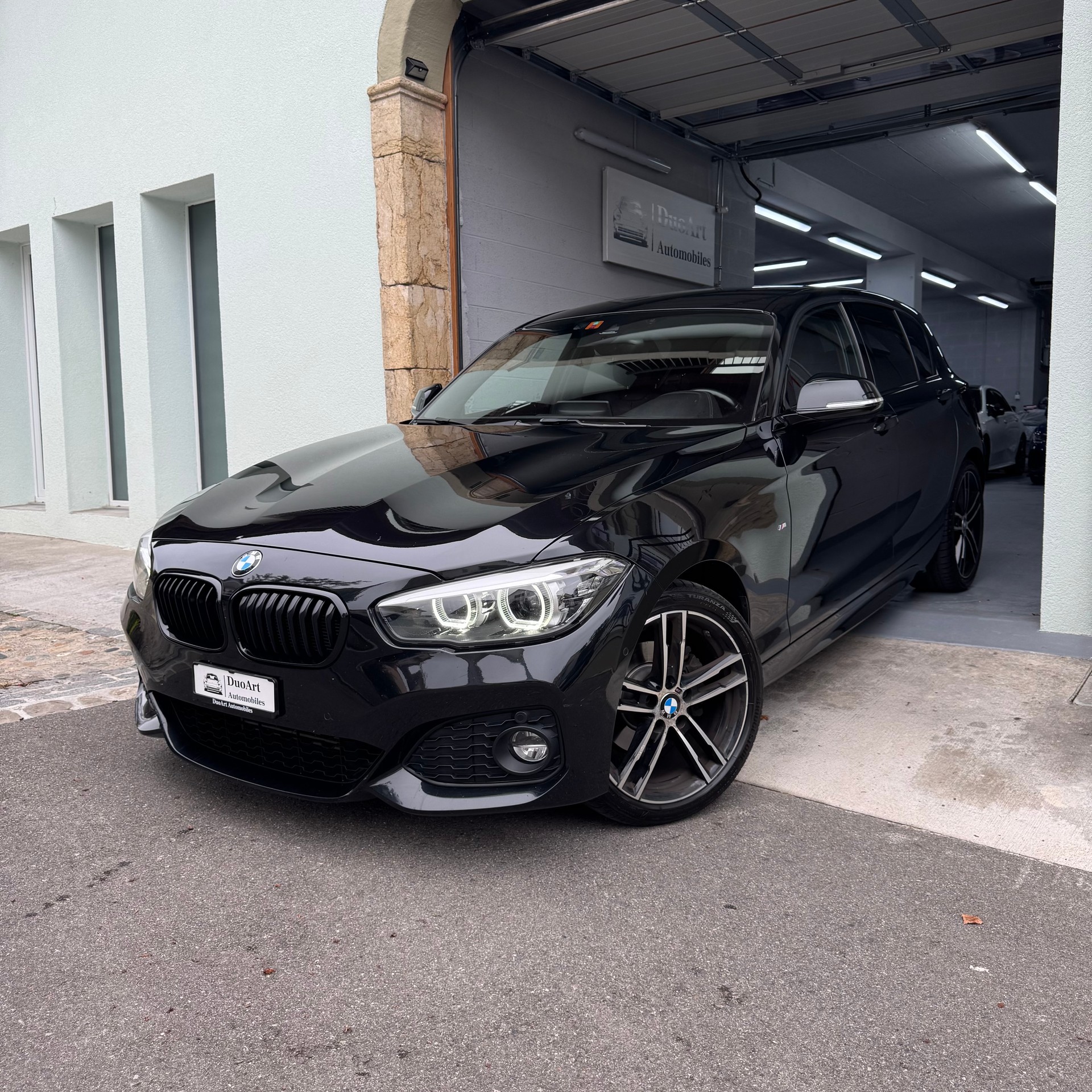 BMW 120d xDrive Edition M Sport Steptronic-image-0