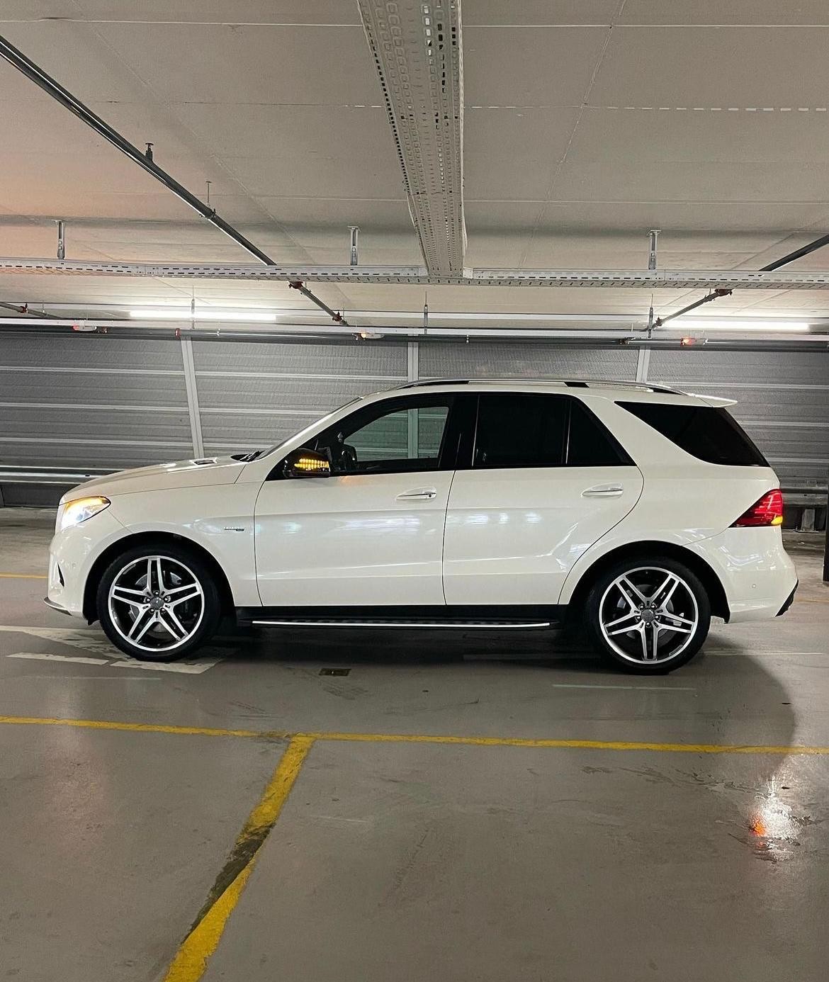 MERCEDES-BENZ GLE 43 AMG-image-1