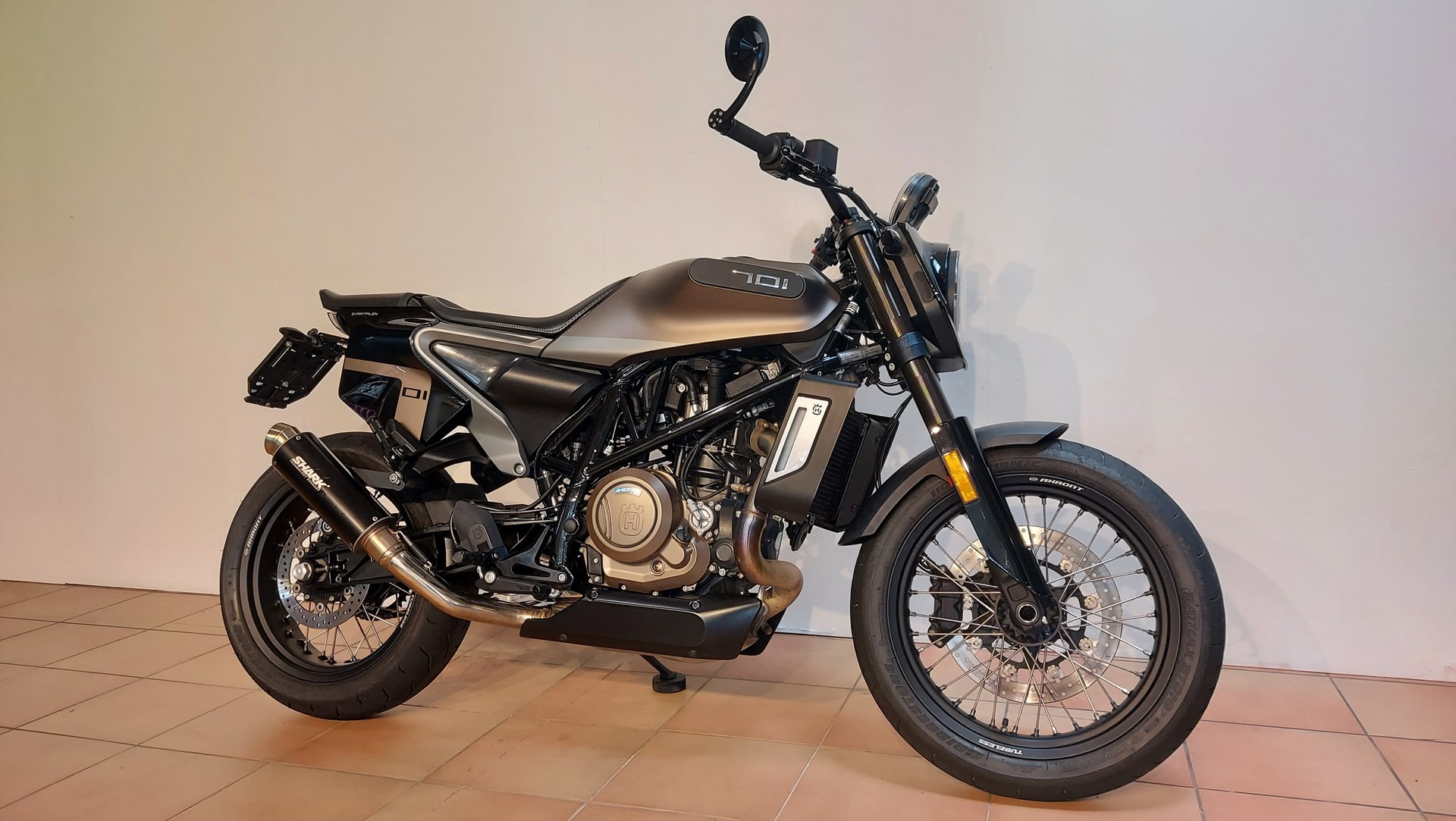 HUSQVARNA Svartpilen 701-image-2