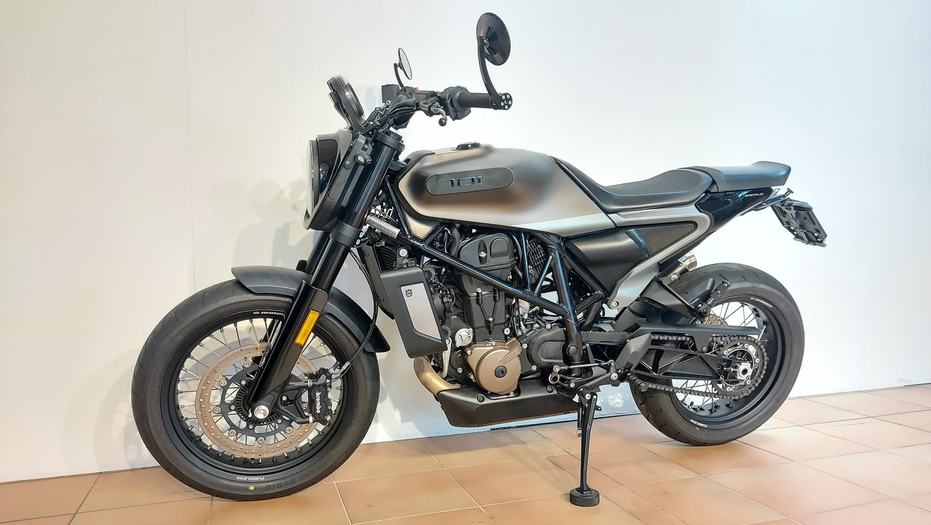 HUSQVARNA Svartpilen 701-image-3