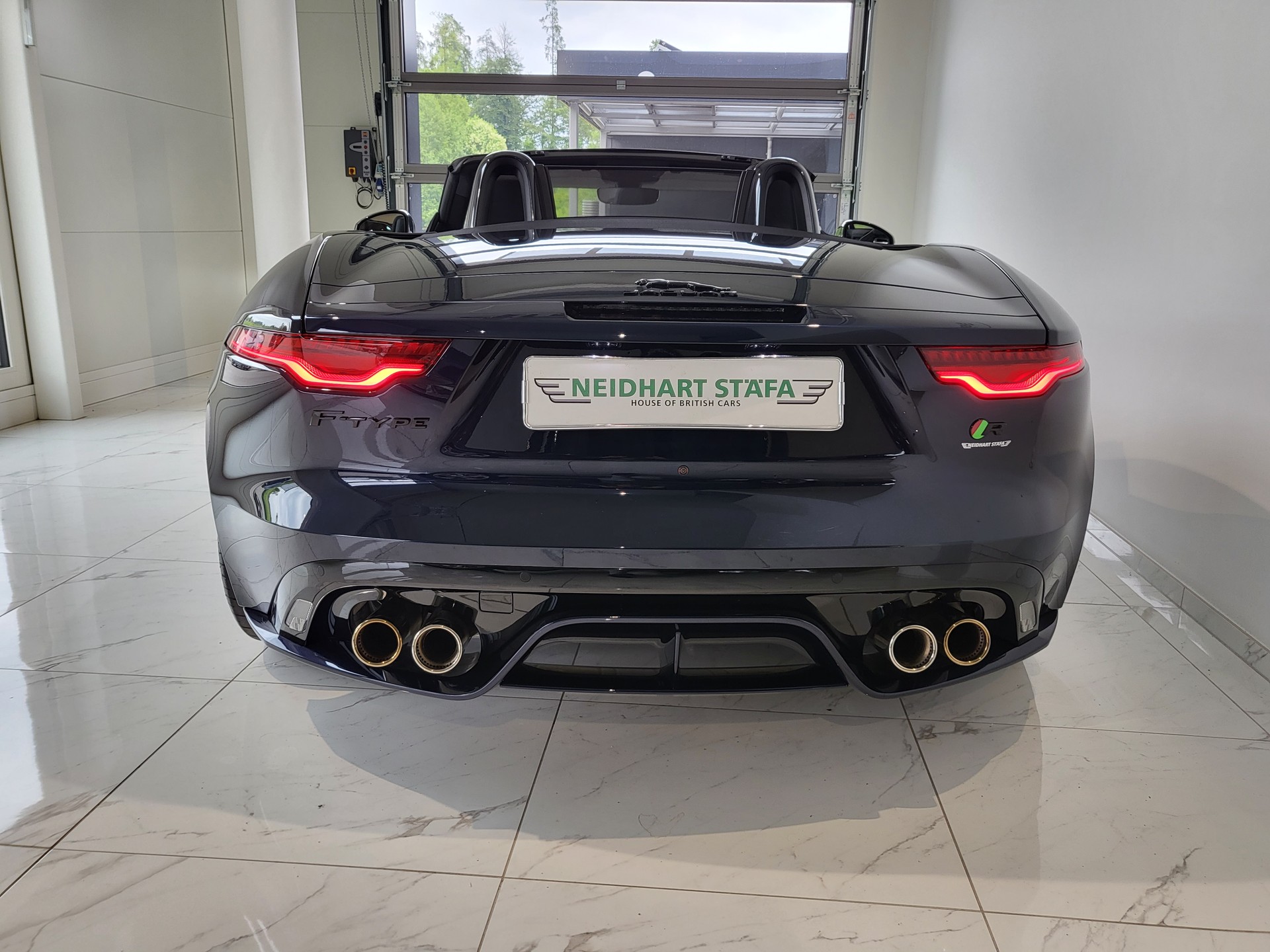 JAGUAR F-Type Convertible 5.0 V8 R75 AWD Automatik-image-3