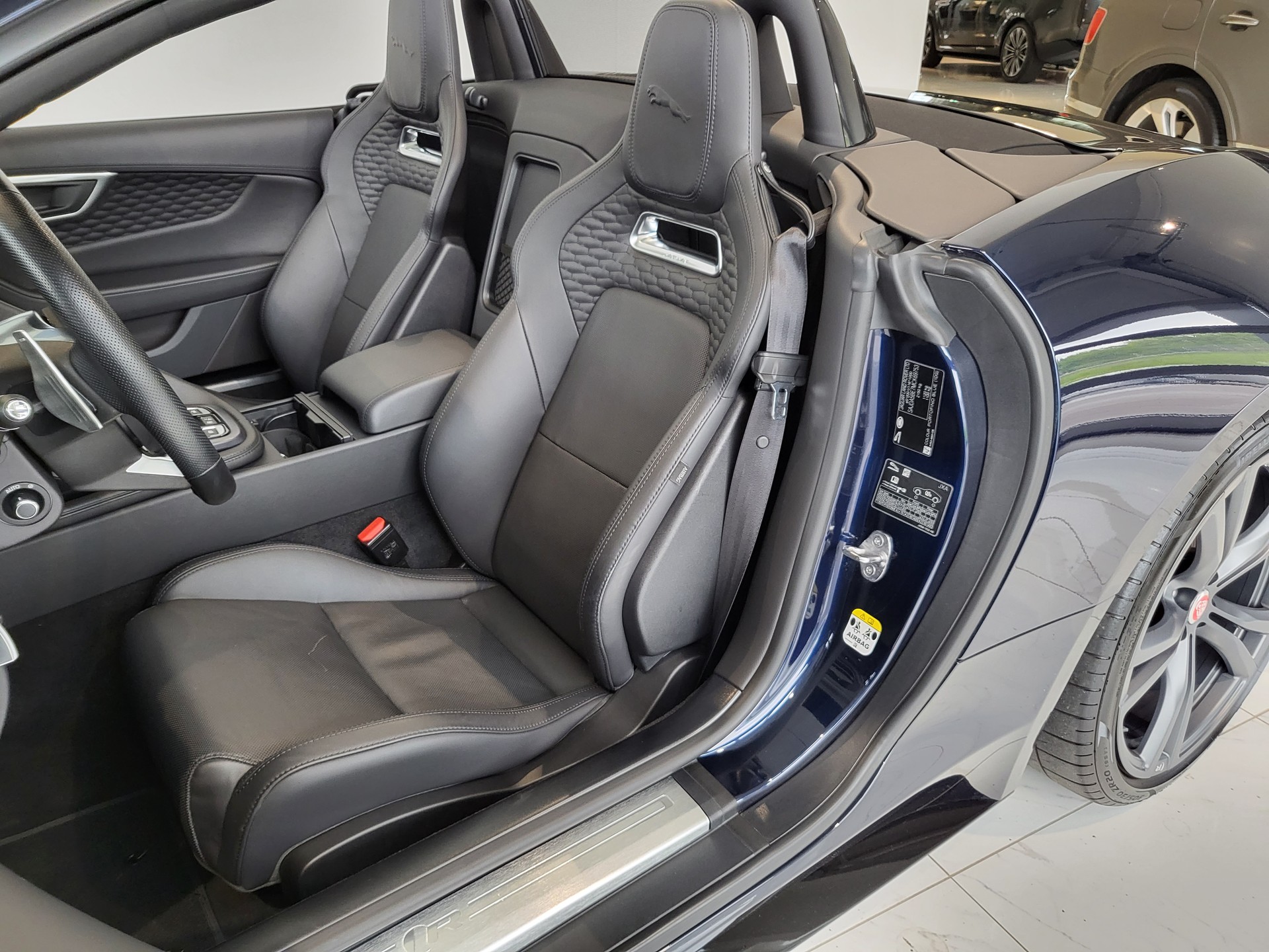 JAGUAR F-Type Convertible 5.0 V8 R75 AWD Automatik-image-5