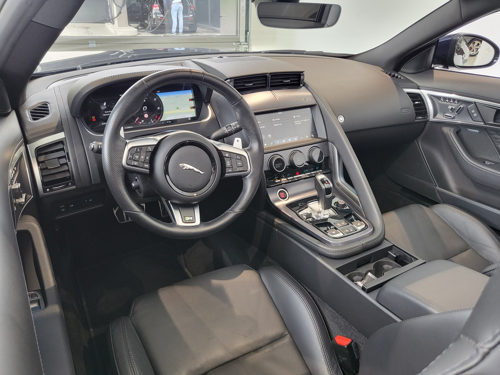JAGUAR F-Type Convertible 5.0 V8 R75 AWD Automatik-image-4