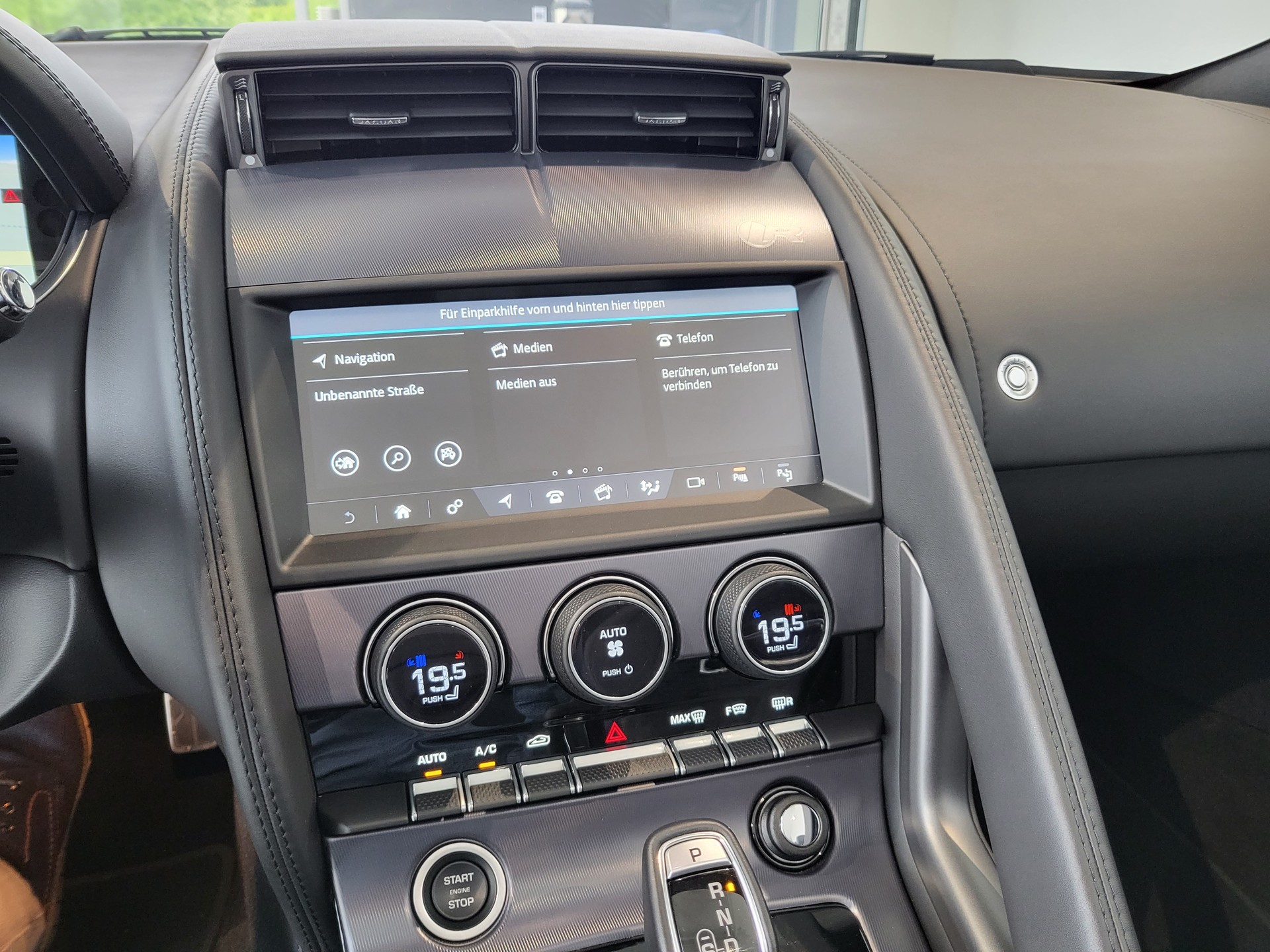 JAGUAR F-Type Convertible 5.0 V8 R75 AWD Automatik-image-7