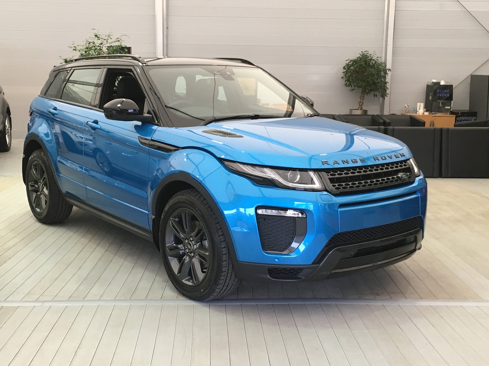 LAND ROVER Range Rover Evoque 2.0 TD4 Limited Edition Landmark HSE-image-6
