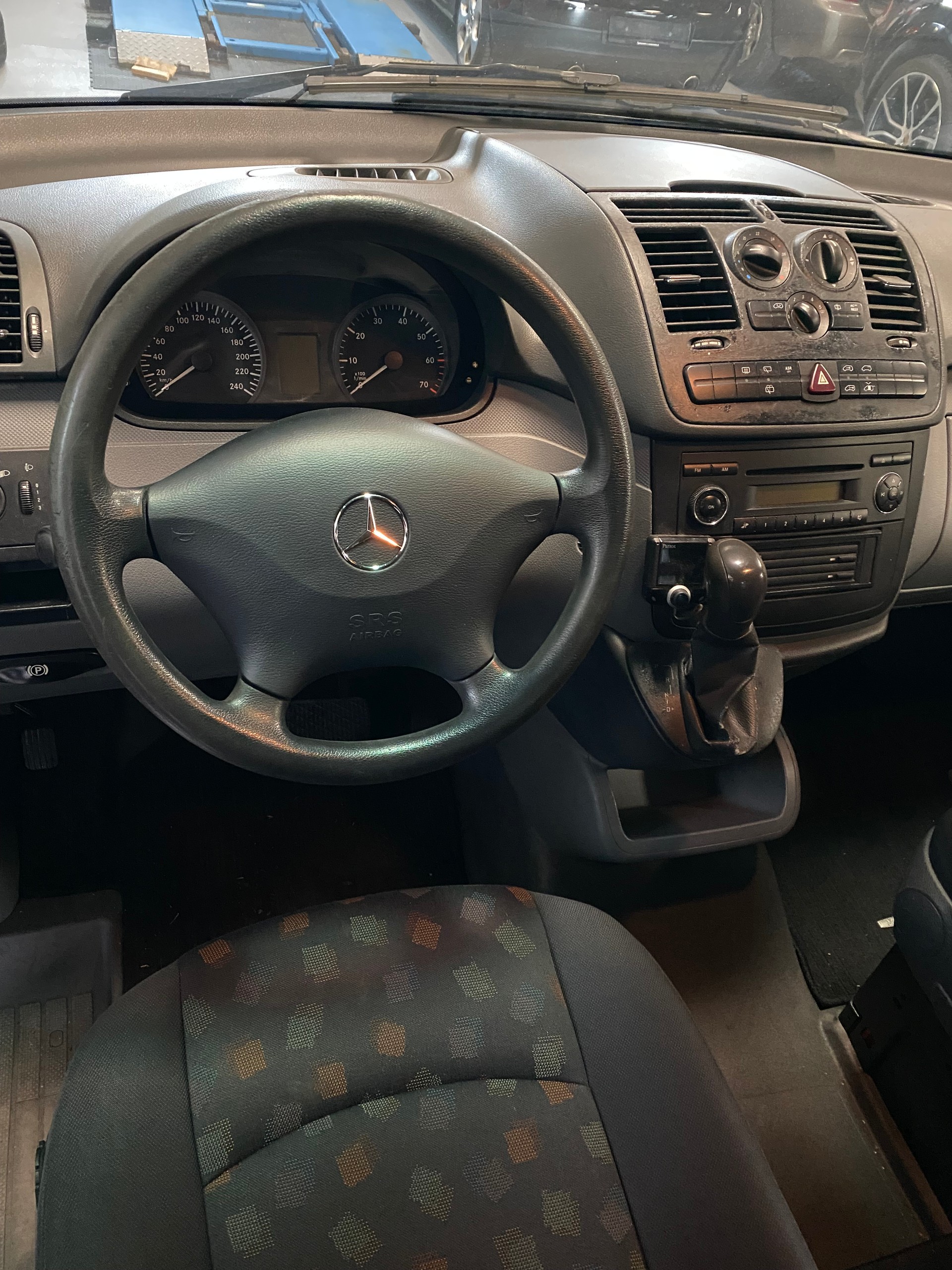 MERCEDES-BENZ Vito 119 Automat-image-13