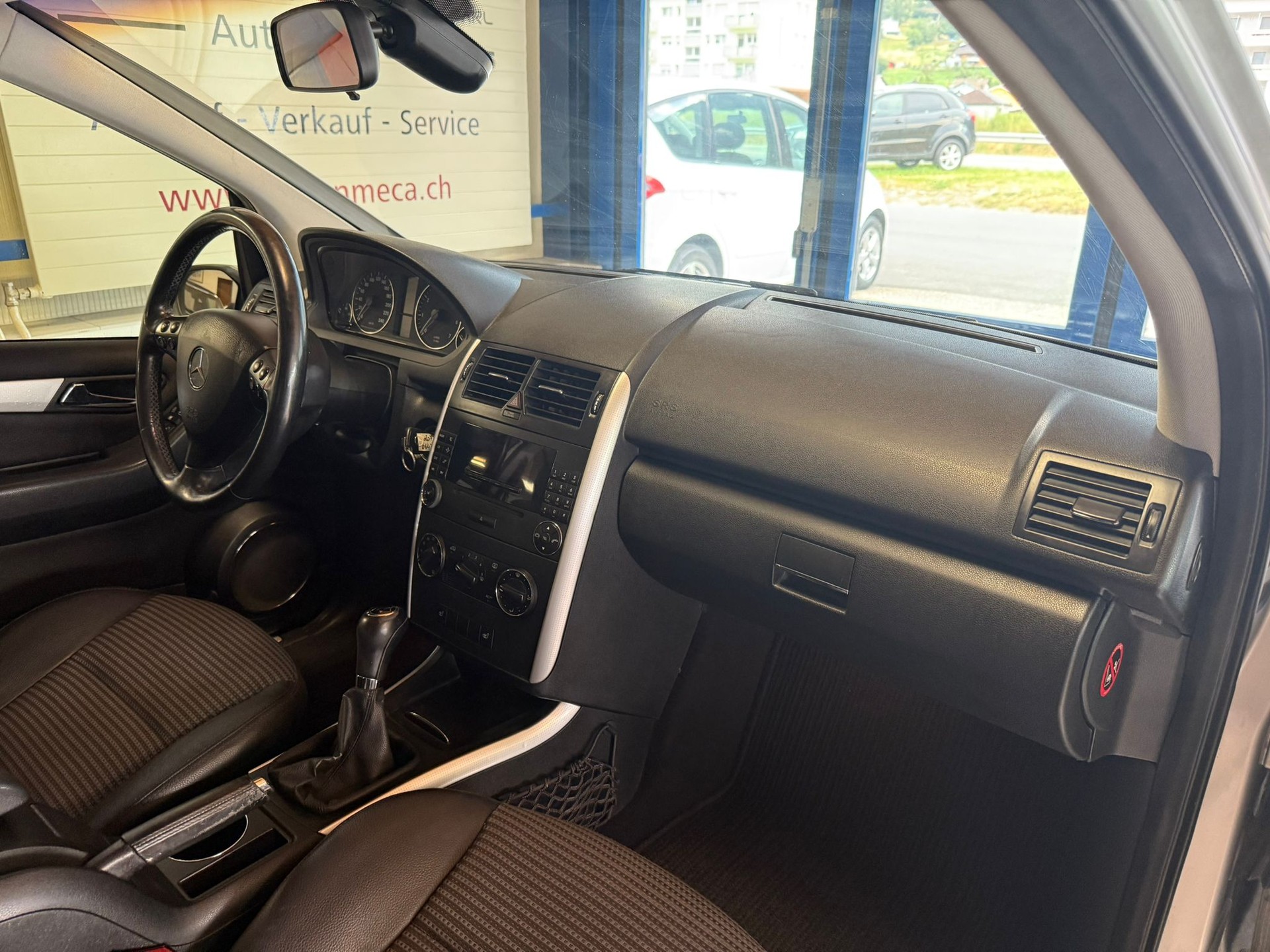 MERCEDES-BENZ A 200 Avantgarde-image-13