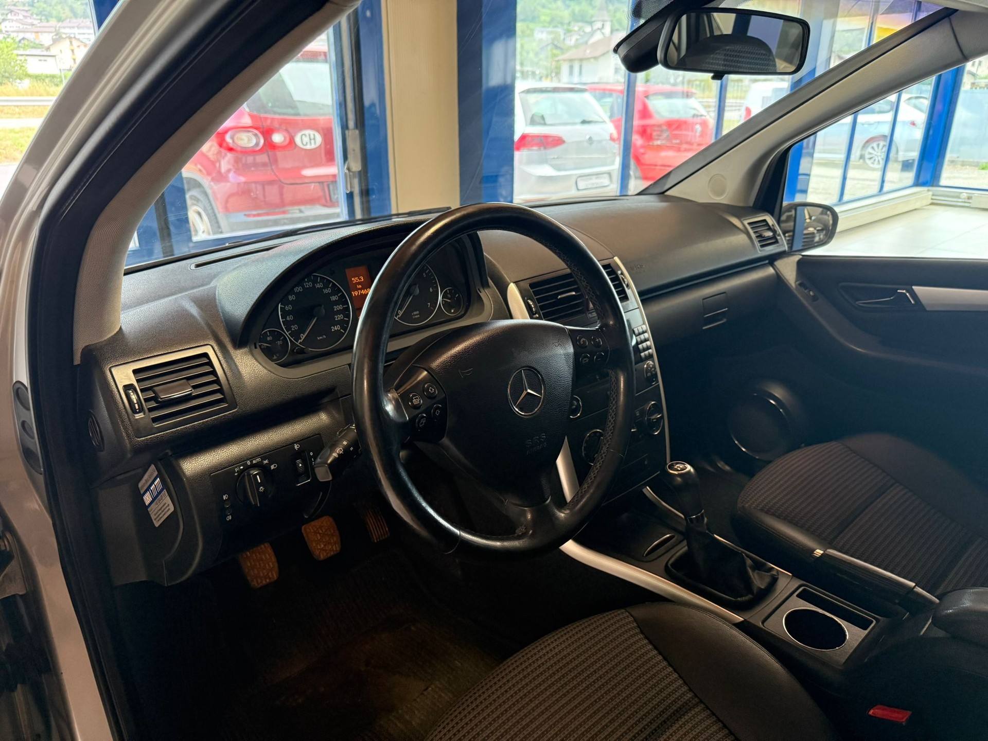 MERCEDES-BENZ A 200 Avantgarde-image-11