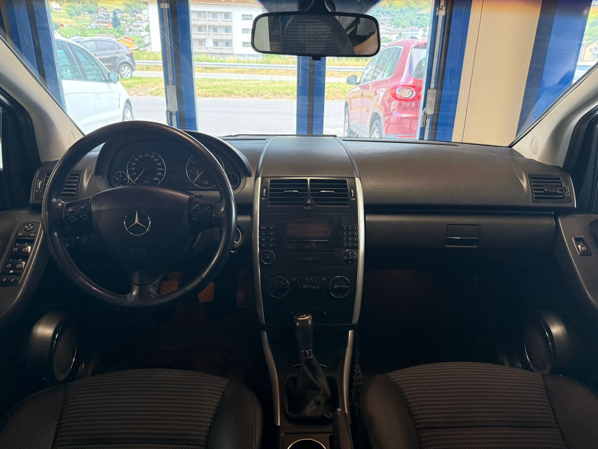 MERCEDES-BENZ A 200 Avantgarde-image-10